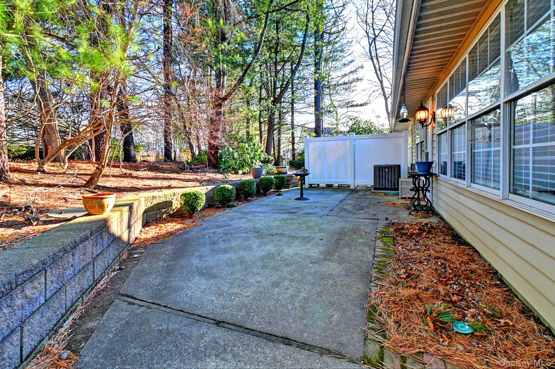 10 Oakdale Court, Ridge, NY 11961