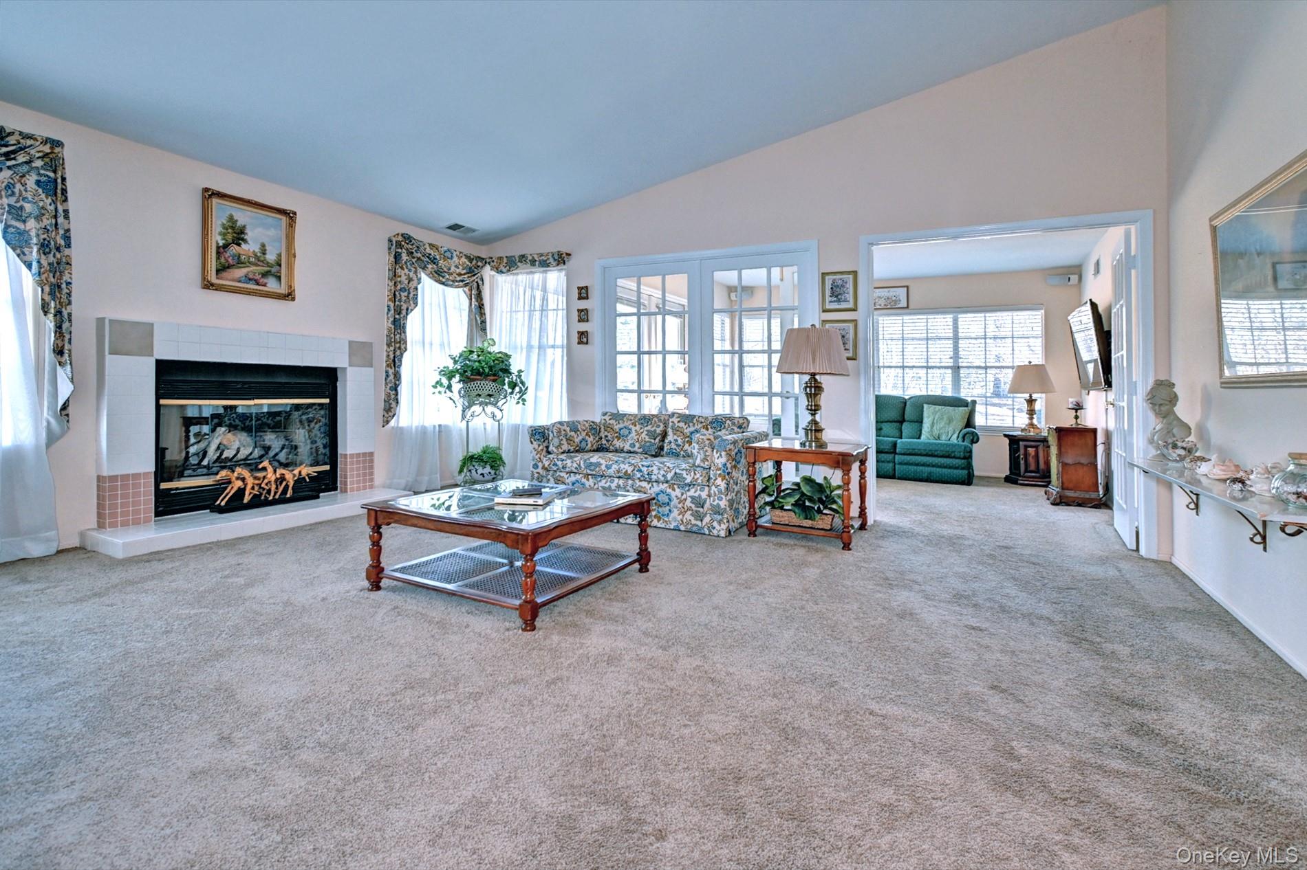 10 Oakdale Court, Ridge, NY 11961