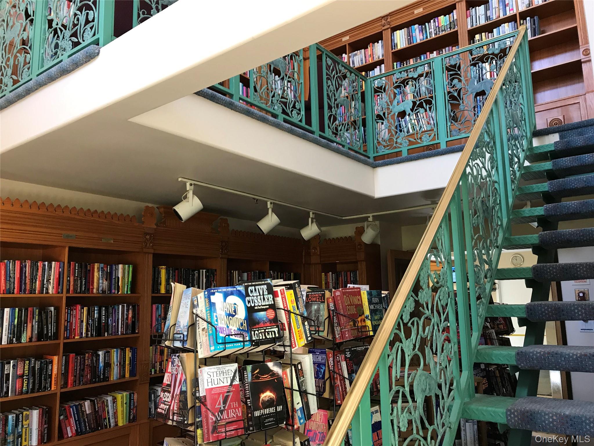 10 Oakdale Court, Ridge, NY 11961