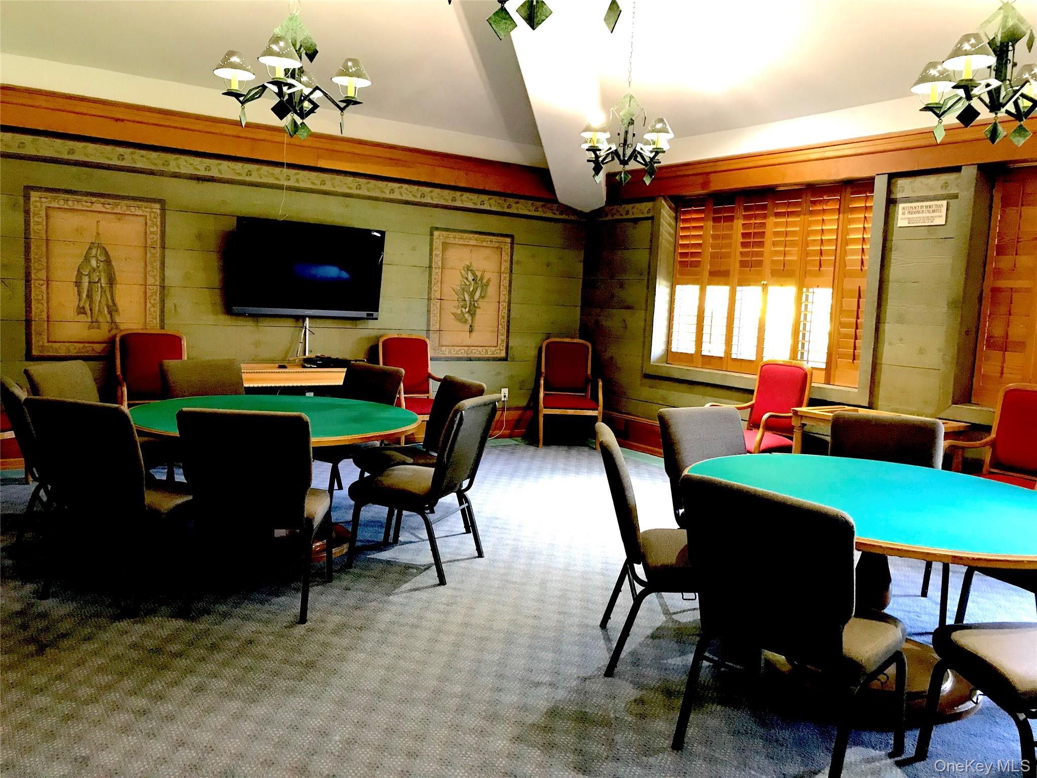 10 Oakdale Court, Ridge, NY 11961