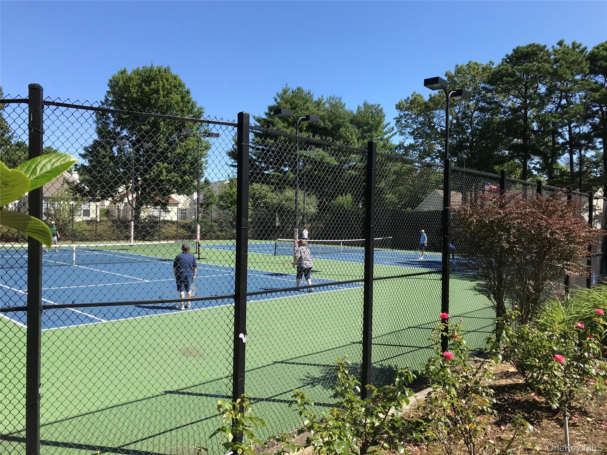 10 Oakdale Court, Ridge, NY 11961