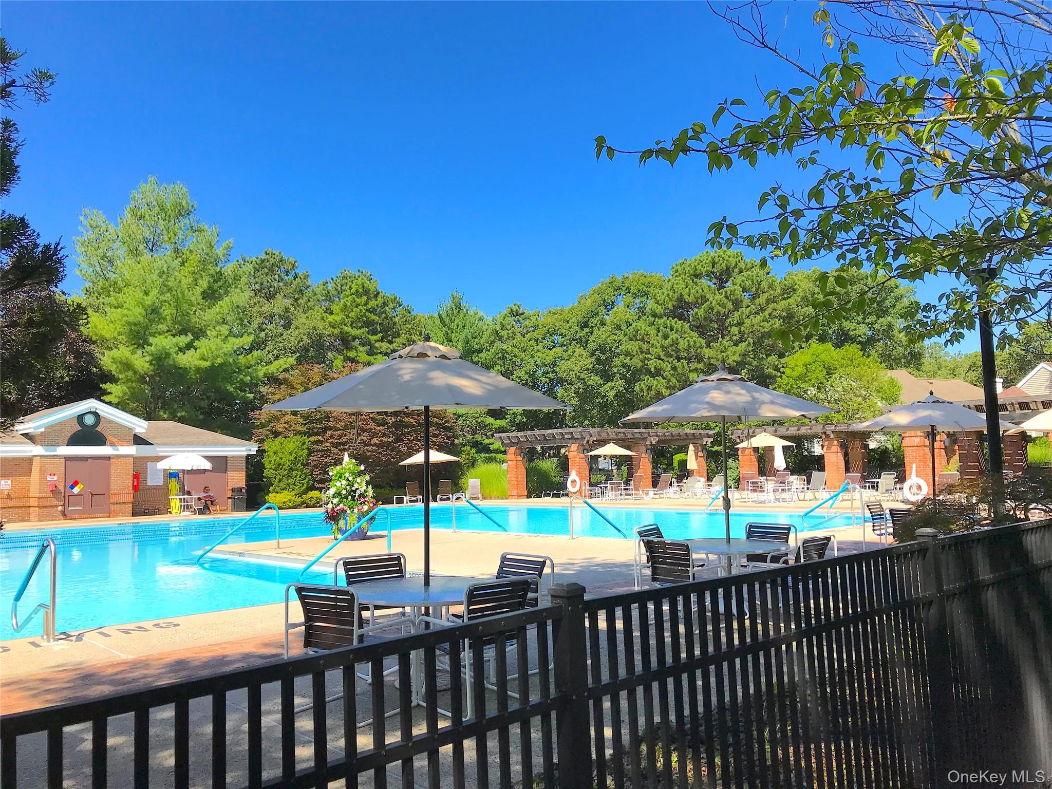 10 Oakdale Court, Ridge, NY 11961