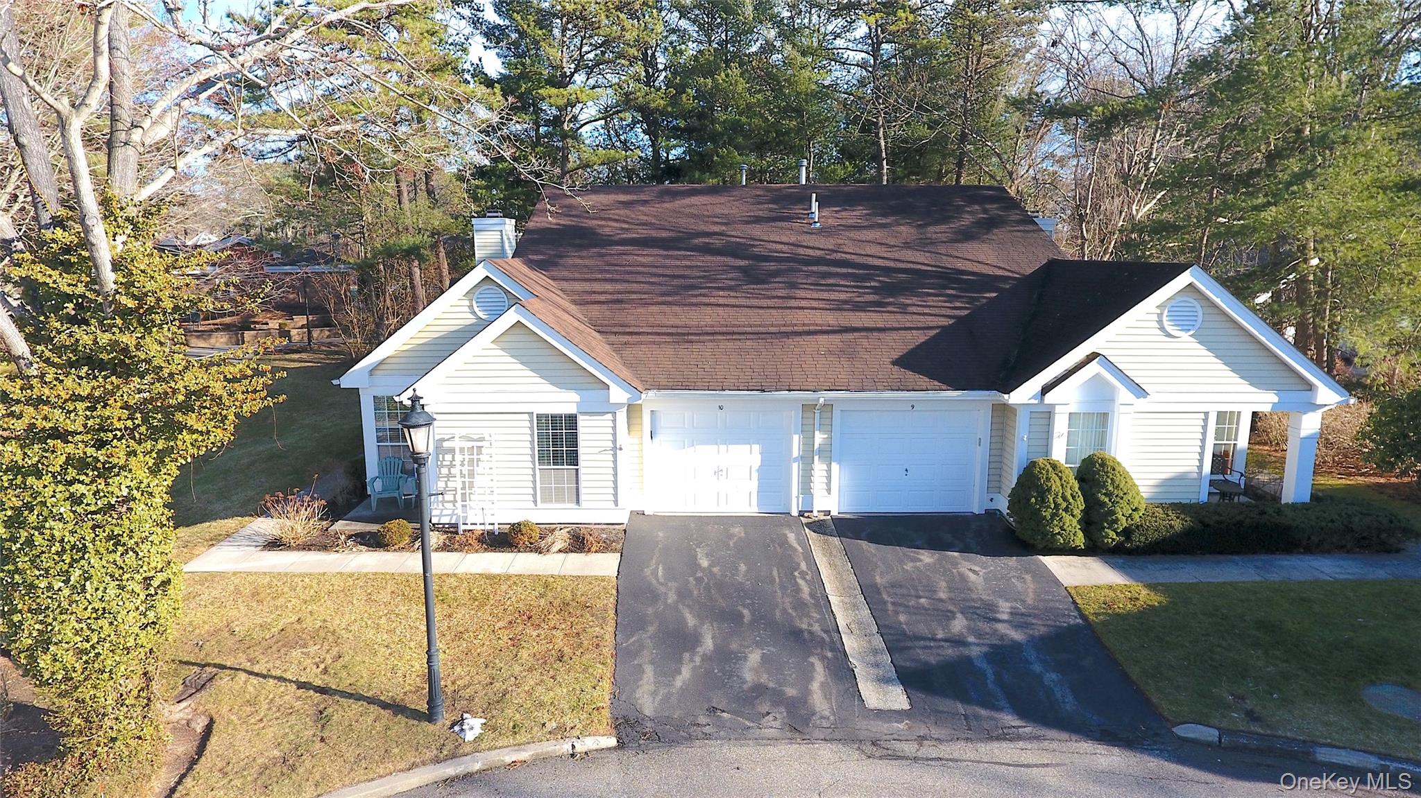 10 Oakdale Court, Ridge, NY 11961