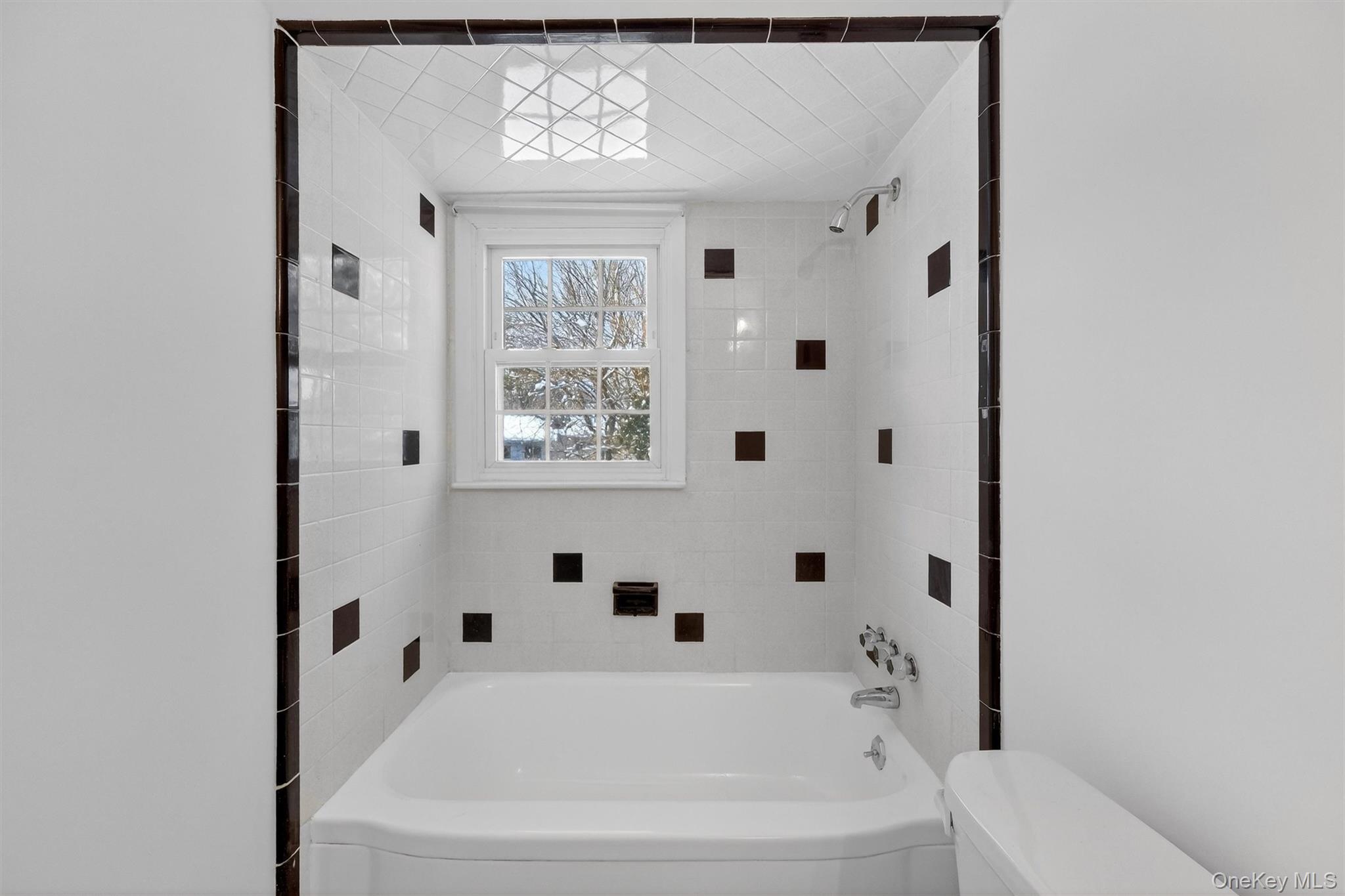 2 Blue Hills Court, Saugerties, NY 12477