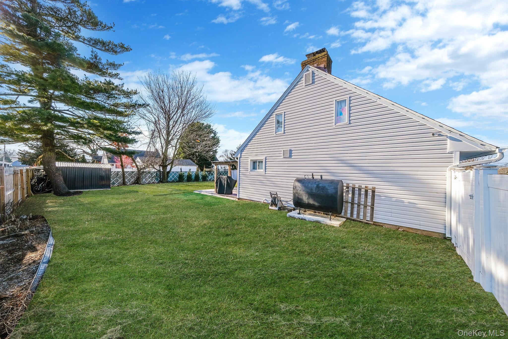 616 Kenmore Avenue, Copiague, NY 11726