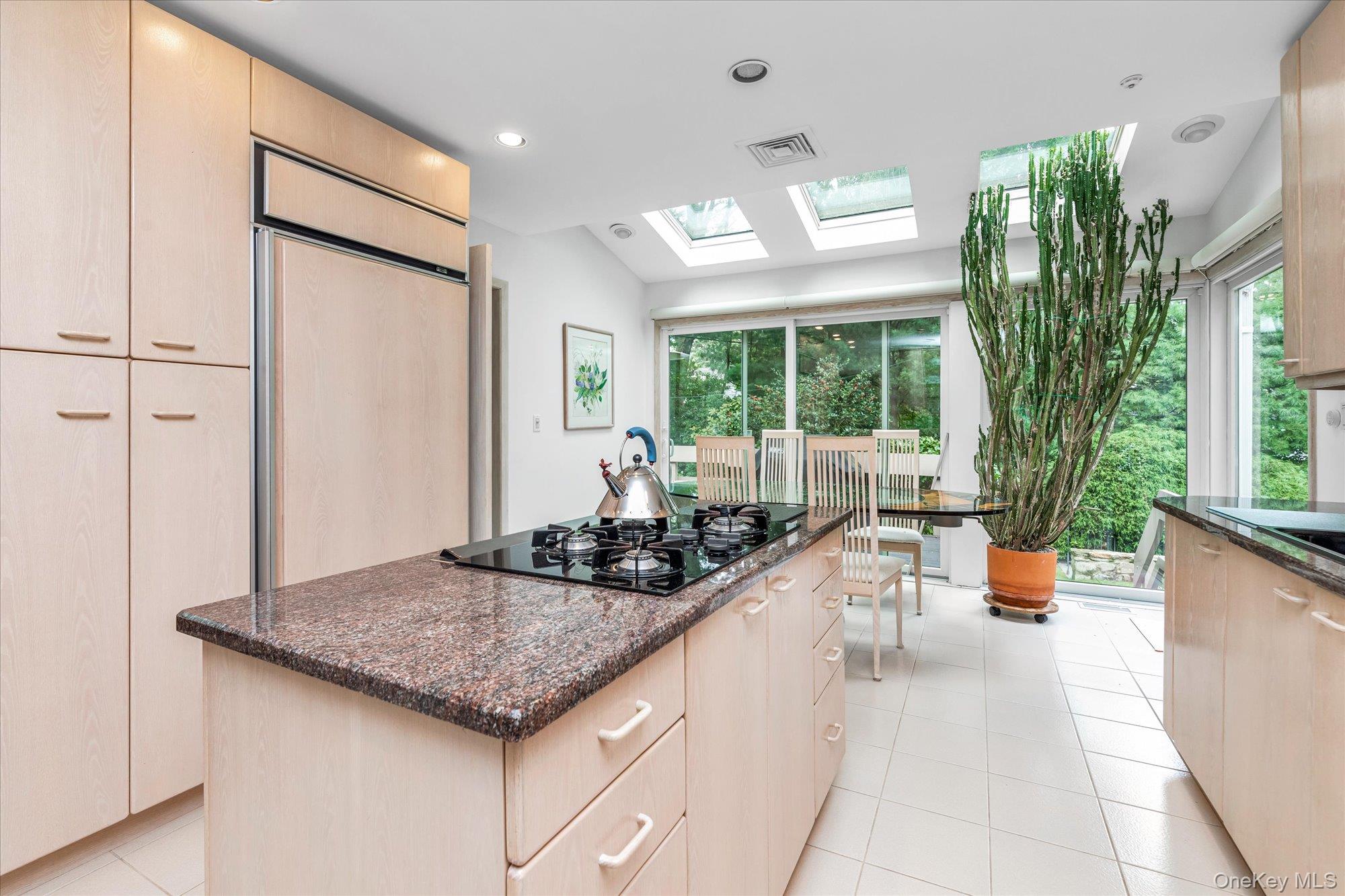 19 Flamingo Road, East Hills, NY 11576