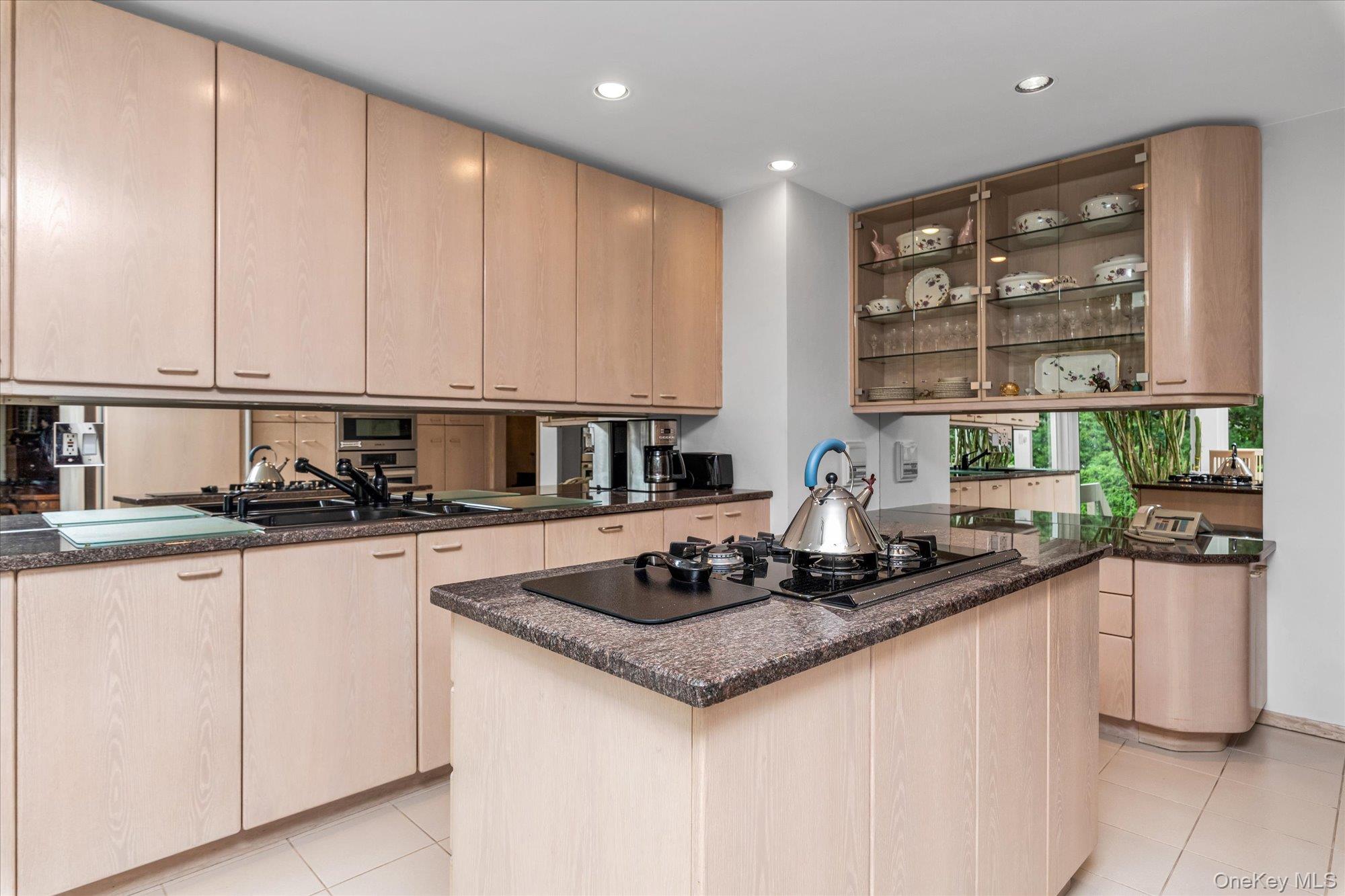 19 Flamingo Road, East Hills, NY 11576