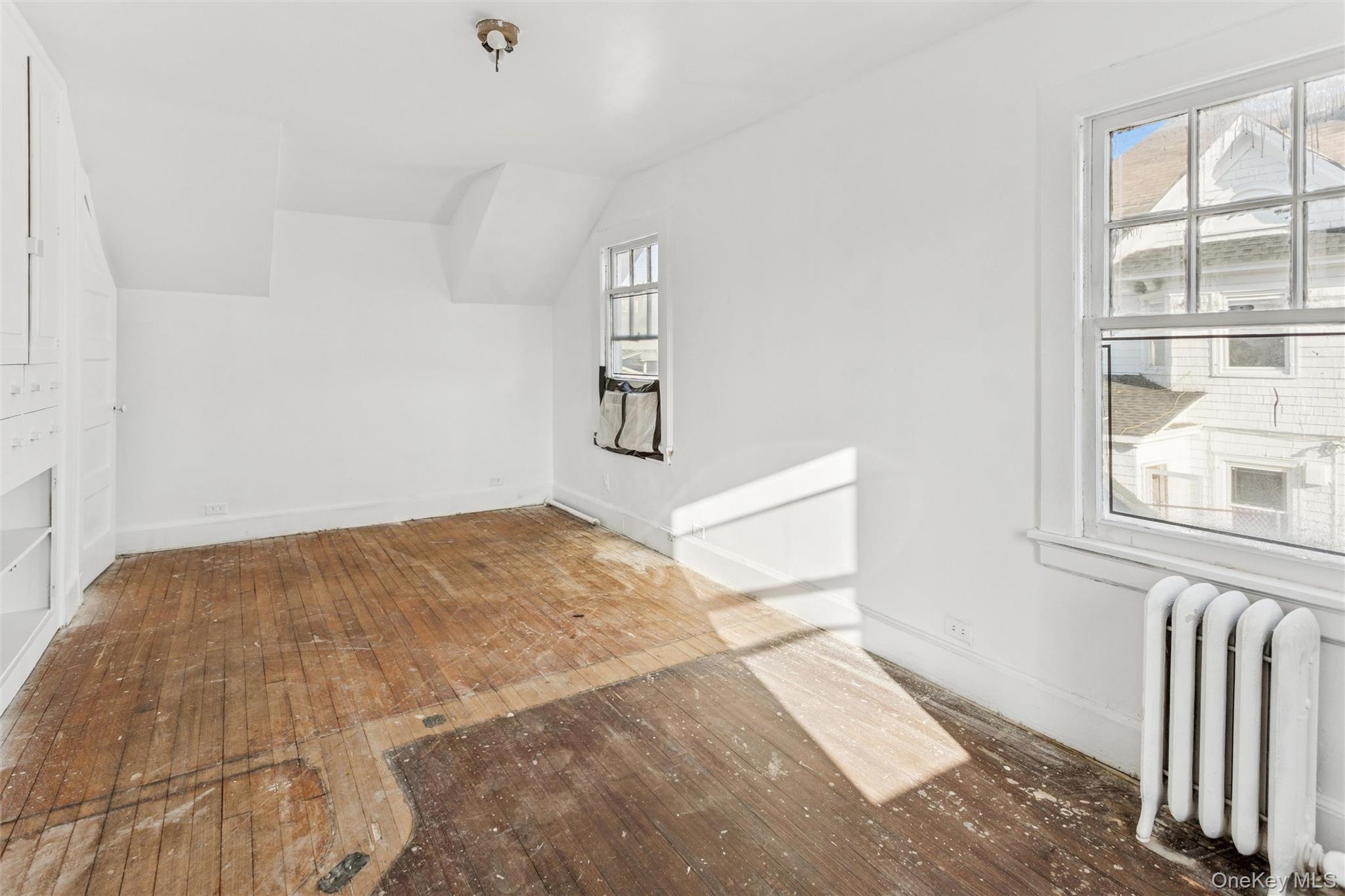 22 Broadway Mews, Hewlett, NY 11557