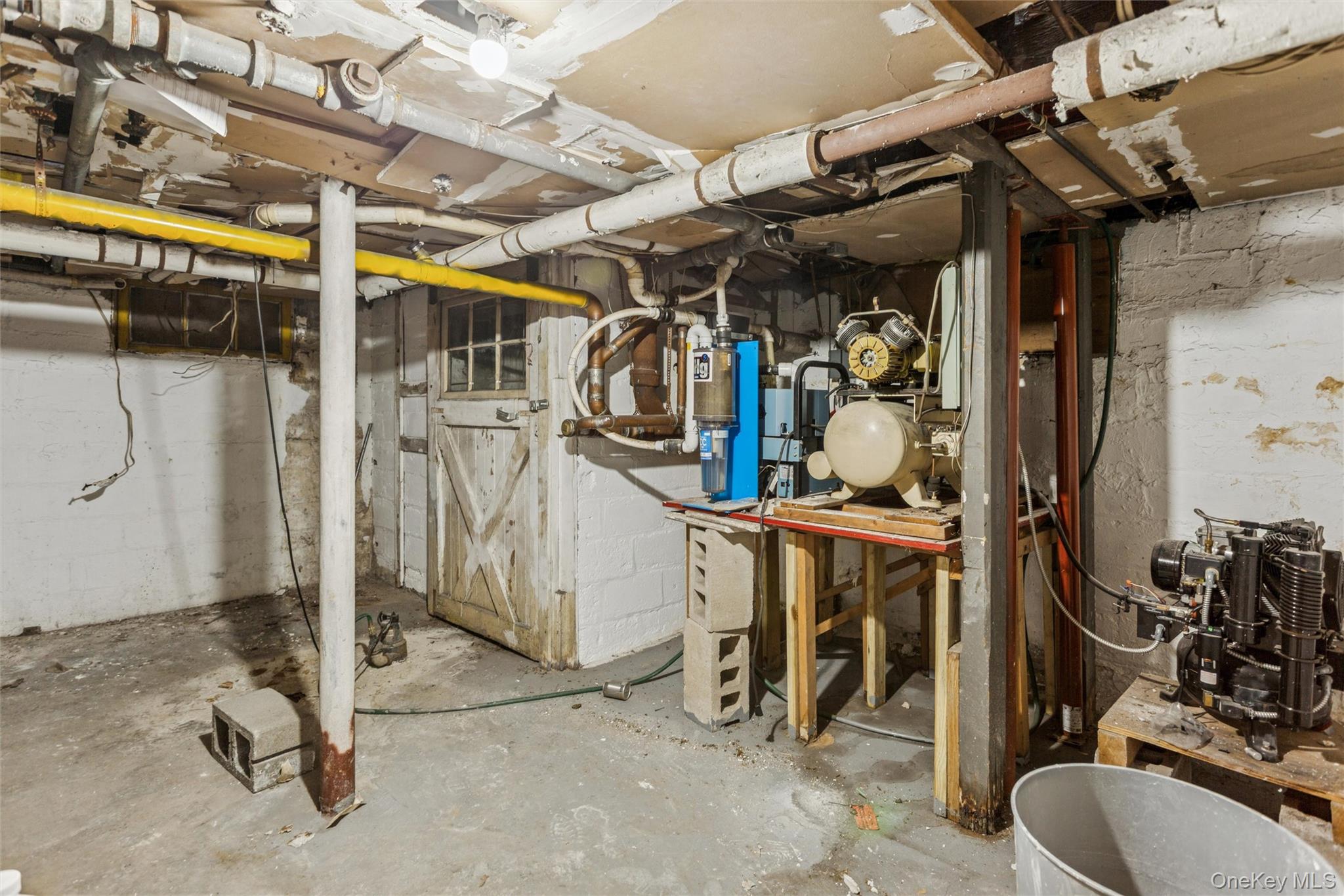 22 Broadway Mews, Hewlett, NY 11557