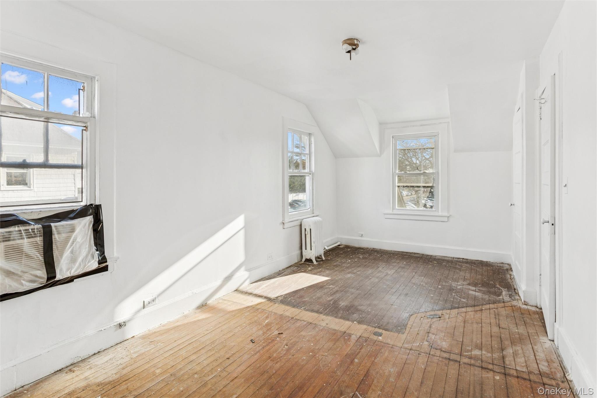 22 Broadway Mews, Hewlett, NY 11557