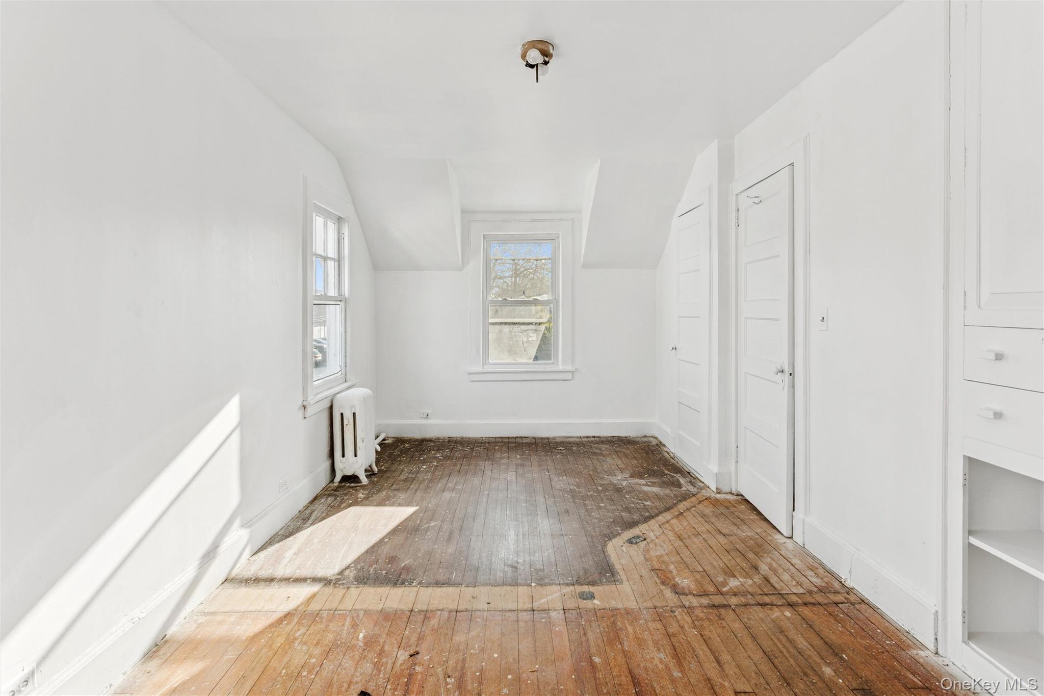 22 Broadway Mews, Hewlett, NY 11557