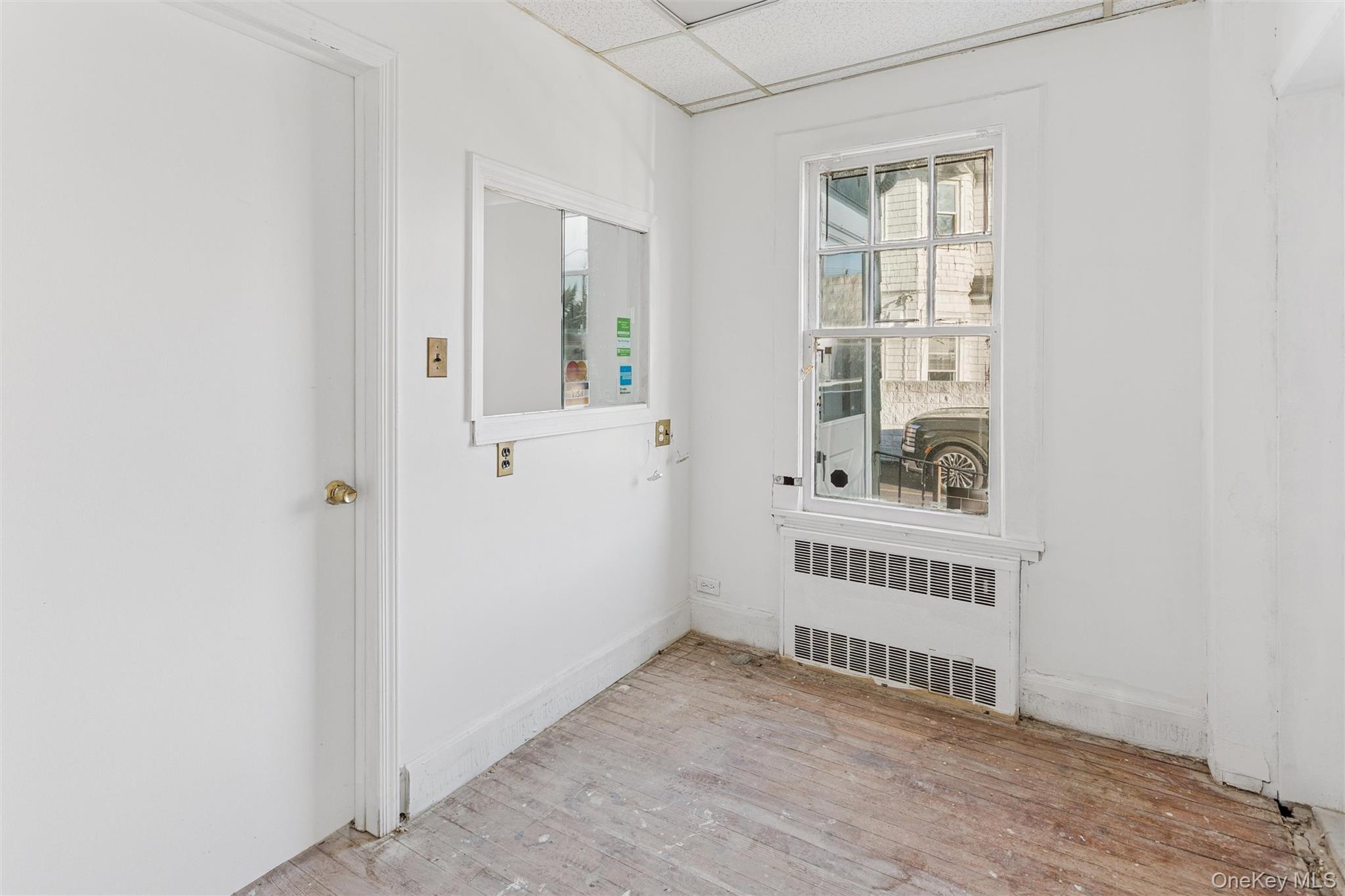 22 Broadway Mews, Hewlett, NY 11557