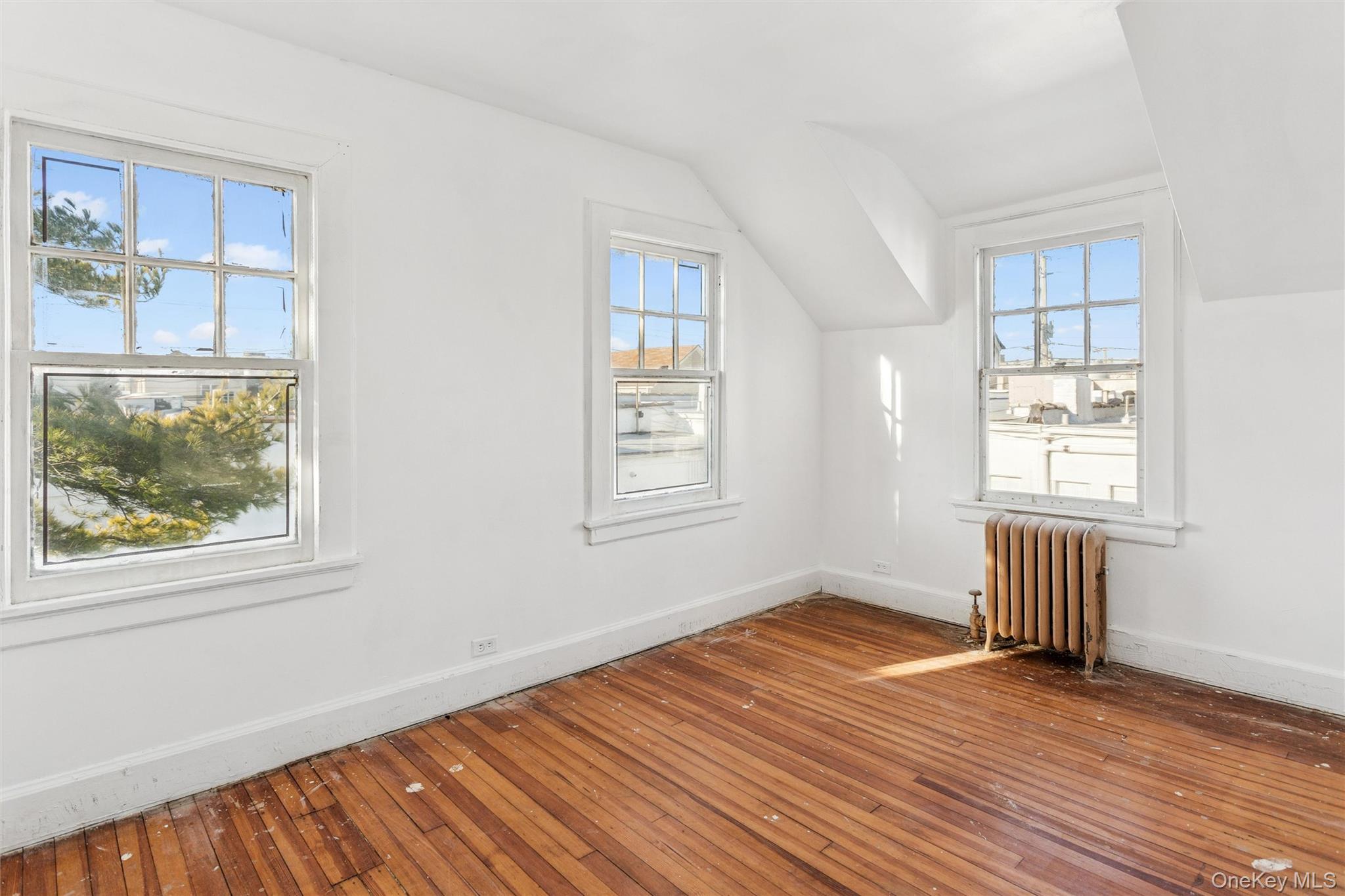 22 Broadway Mews, Hewlett, NY 11557