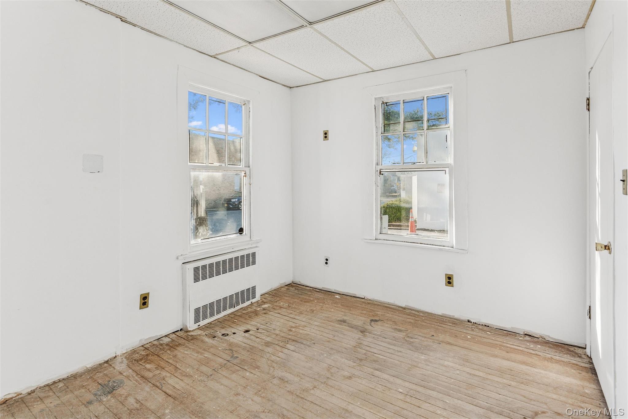 22 Broadway Mews, Hewlett, NY 11557