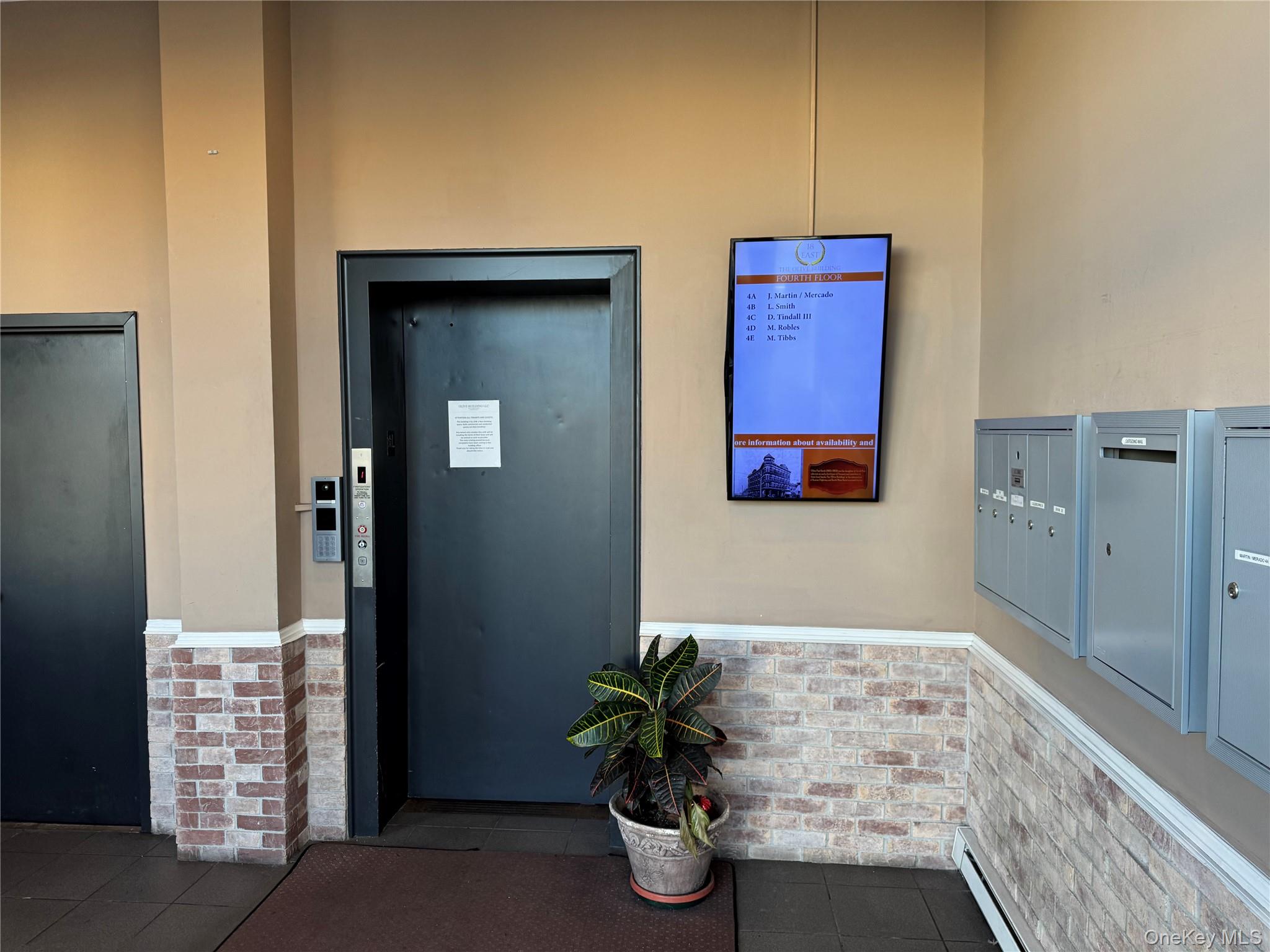 18 E Sunrise Highway, Freeport, NY 11520