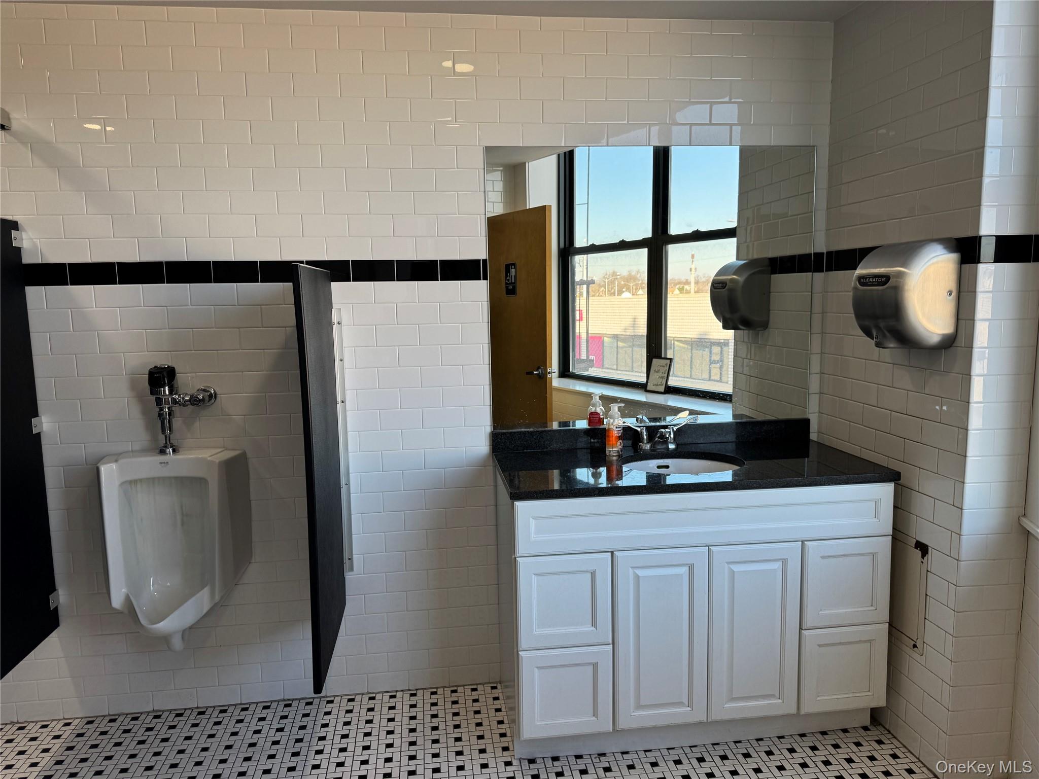 18 E Sunrise Highway, Freeport, NY 11520