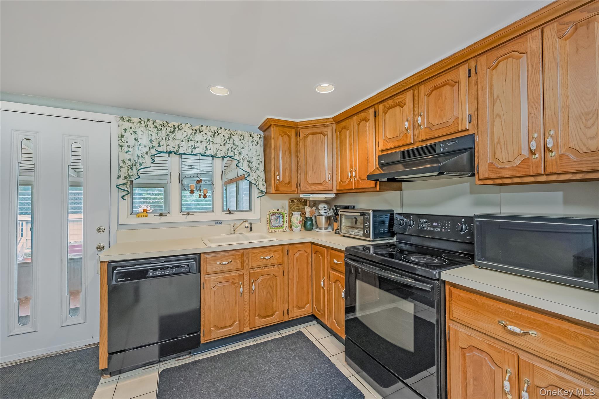 254 W 1st Street, West Islip, NY 11795