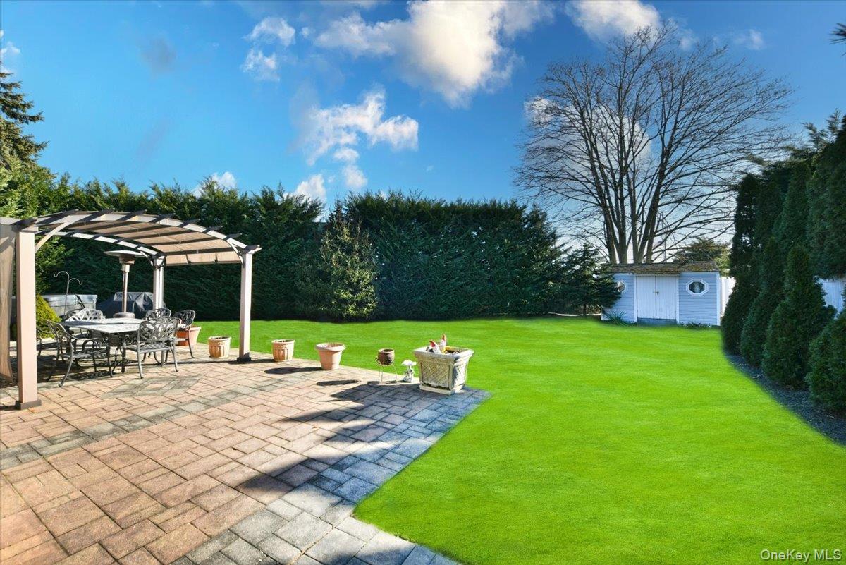 24 Arlyn Drive E, Massapequa, NY 11758