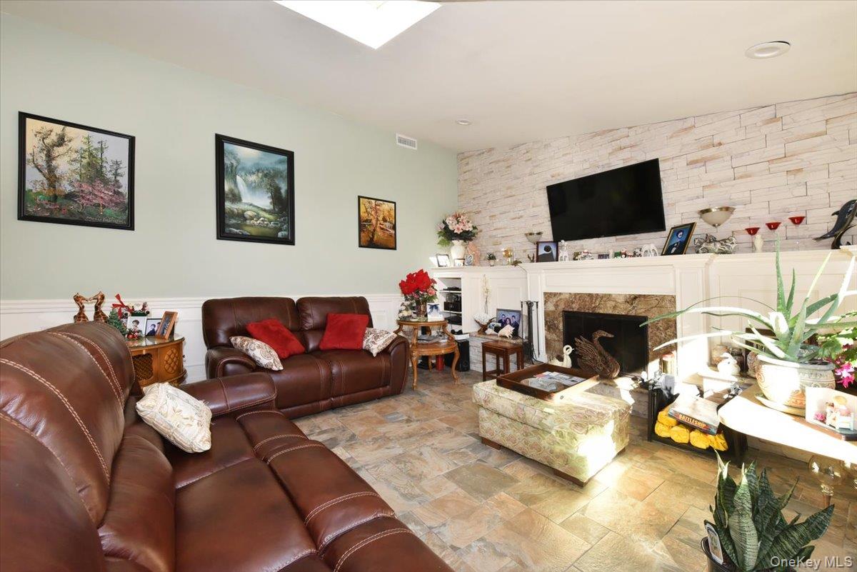 24 Arlyn Drive E, Massapequa, NY 11758