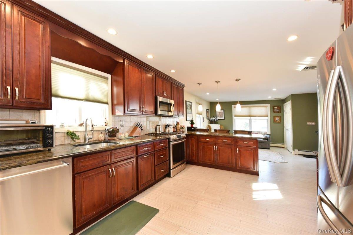 24 Arlyn Drive E, Massapequa, NY 11758