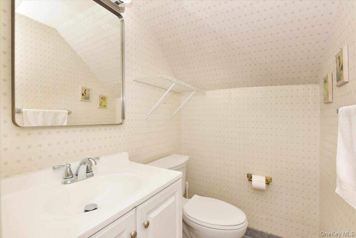 24 Arlyn Drive E, Massapequa, NY 11758