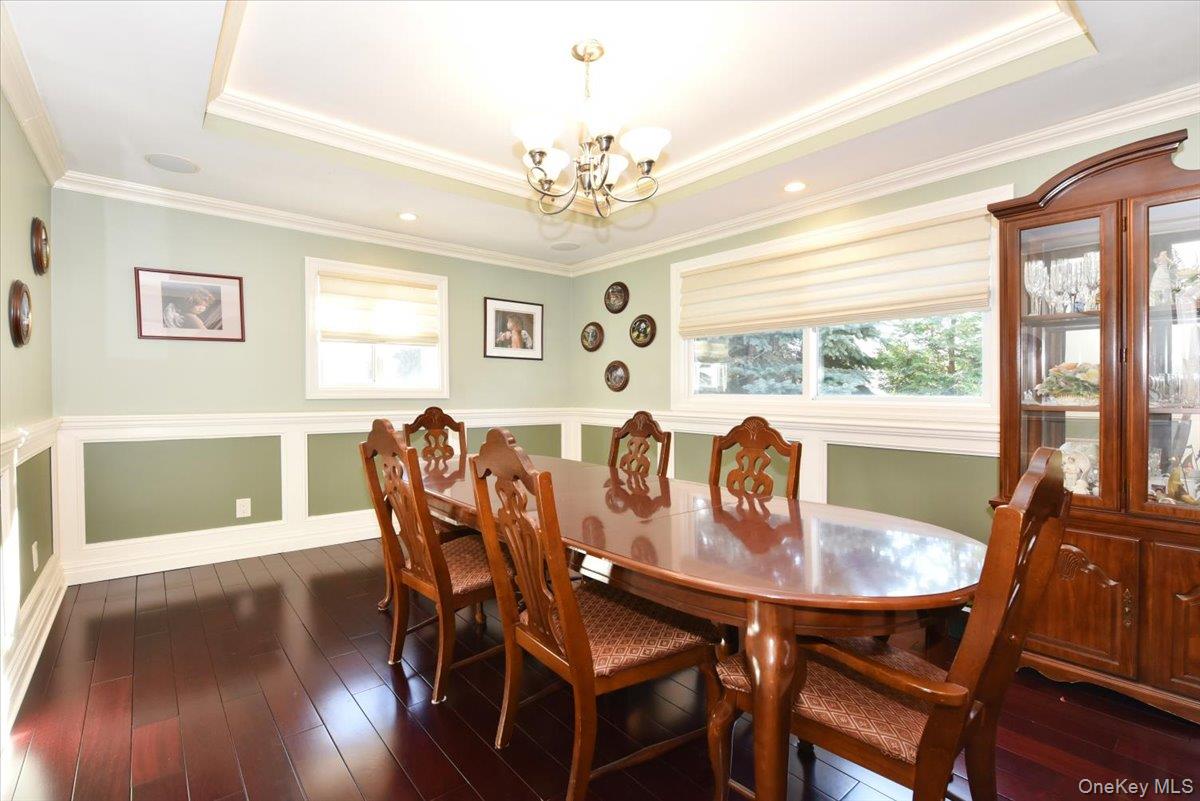 24 Arlyn Drive E, Massapequa, NY 11758