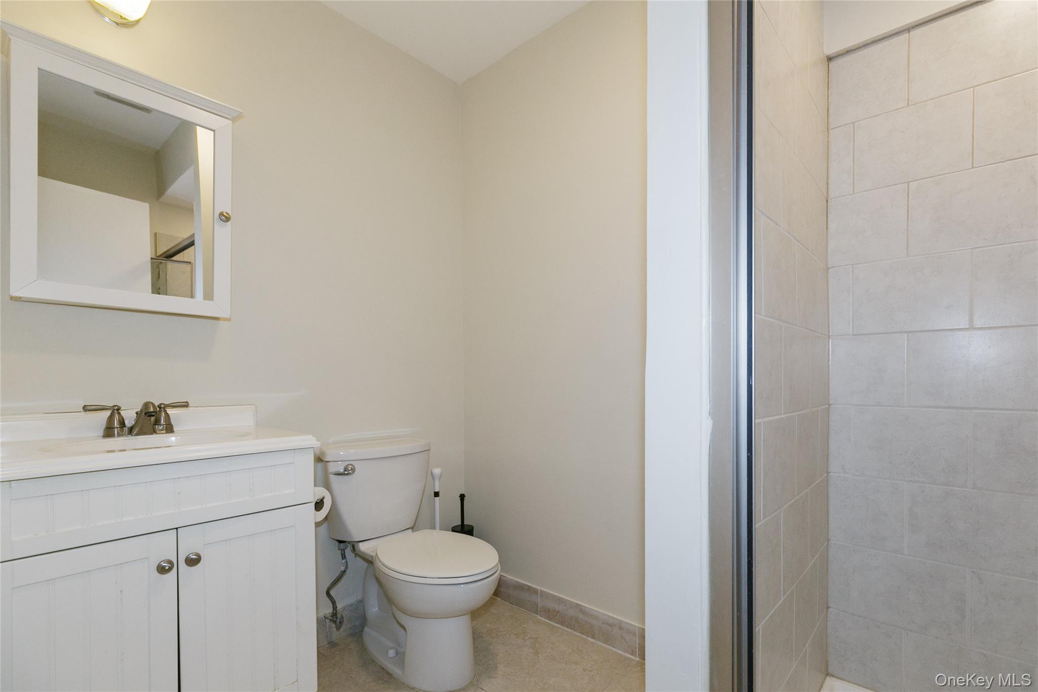 1 Tiffany Circle, Manhasset, NY 11030