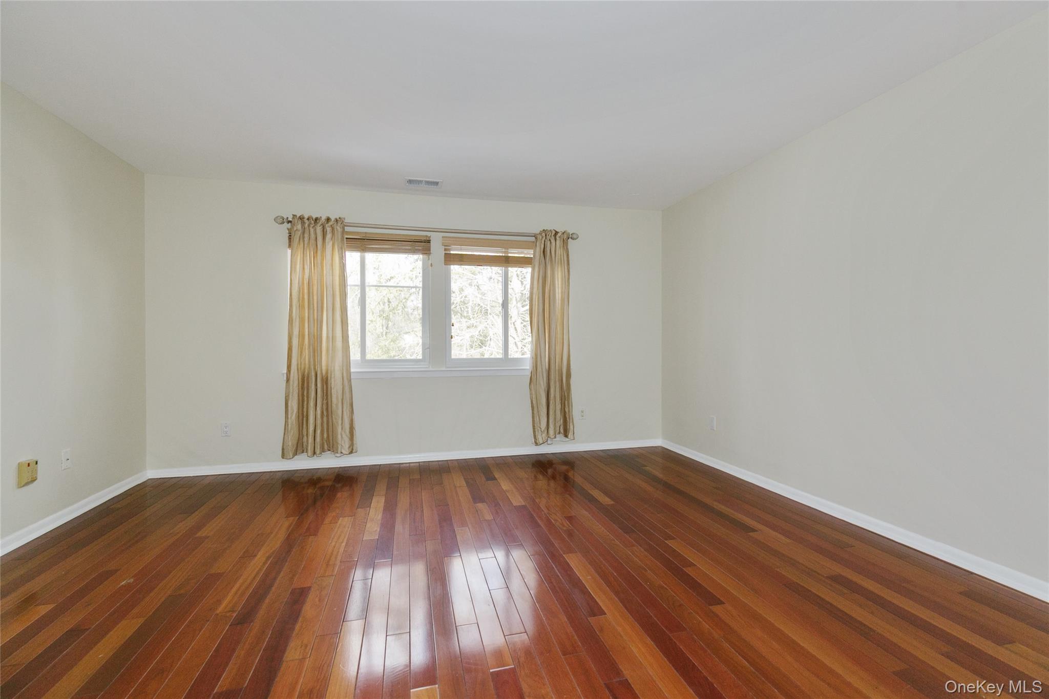 1 Tiffany Circle, Manhasset, NY 11030