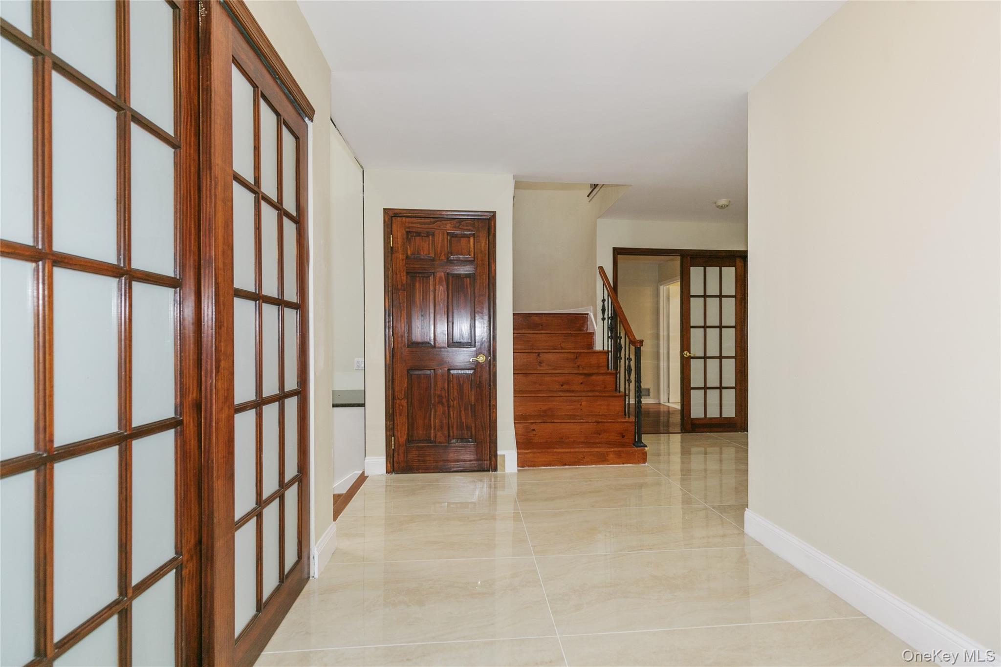 1 Tiffany Circle, Manhasset, NY 11030