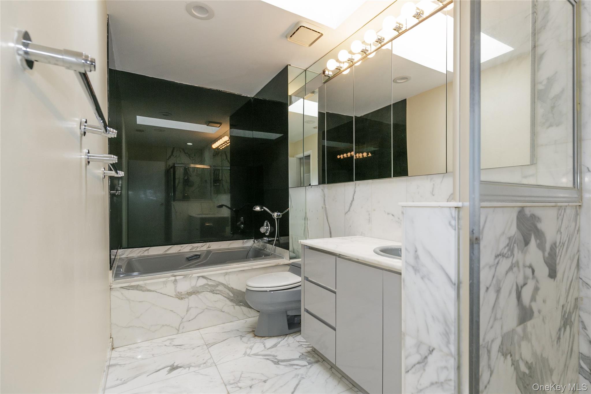 1 Tiffany Circle, Manhasset, NY 11030