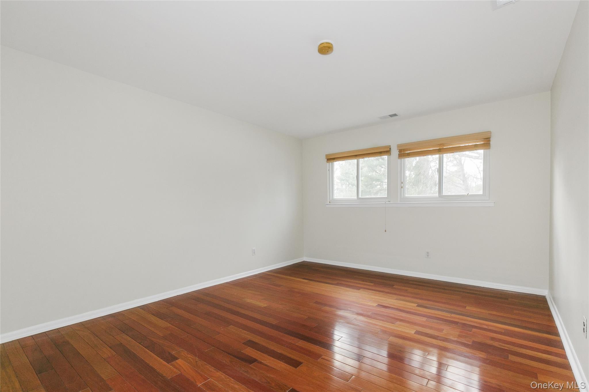 1 Tiffany Circle, Manhasset, NY 11030