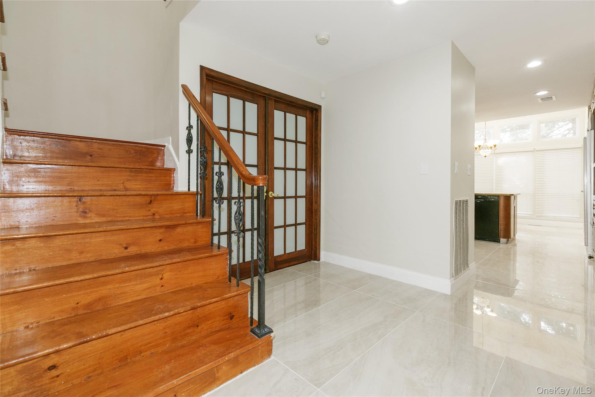 1 Tiffany Circle, Manhasset, NY 11030