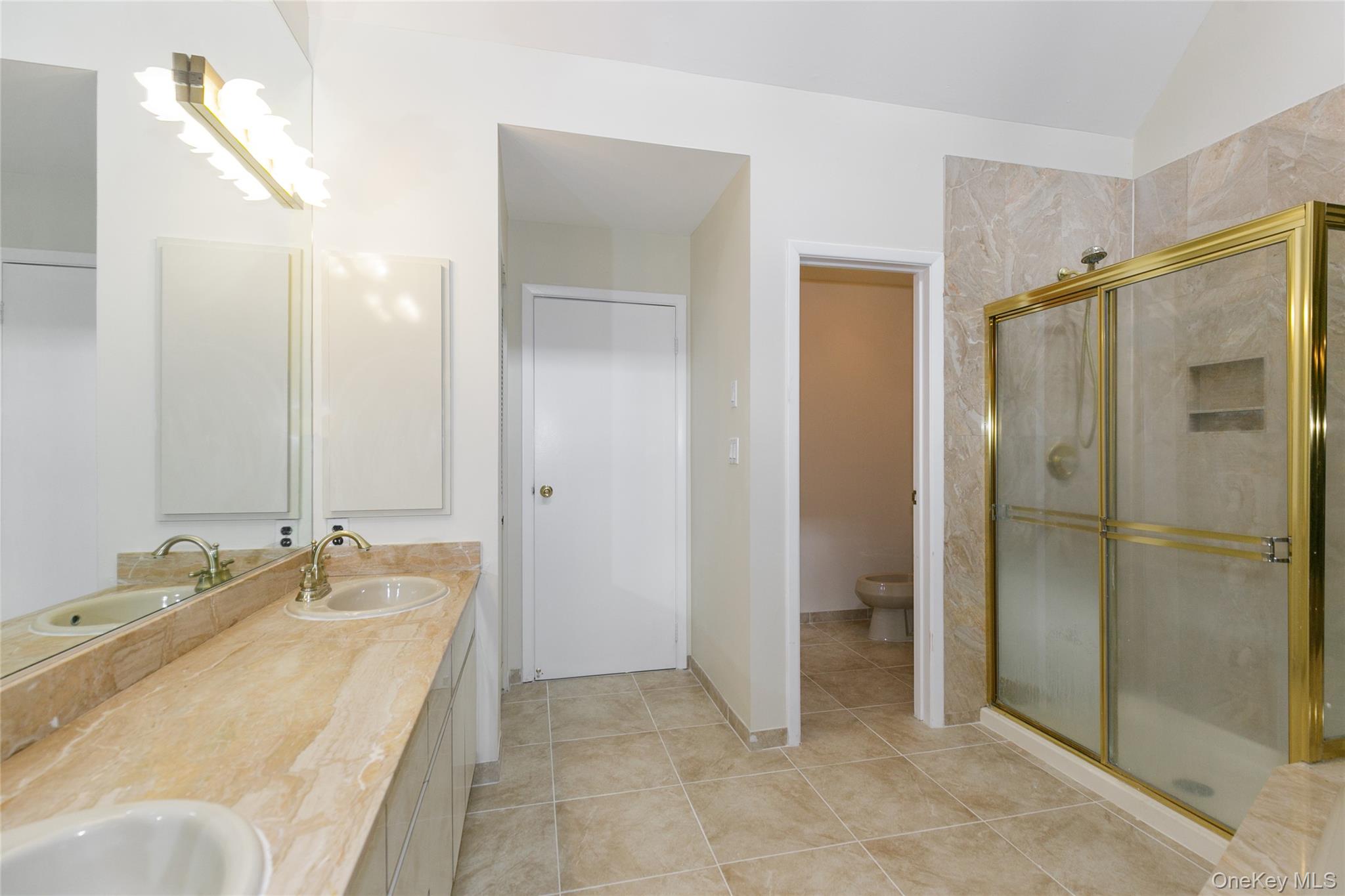 1 Tiffany Circle, Manhasset, NY 11030