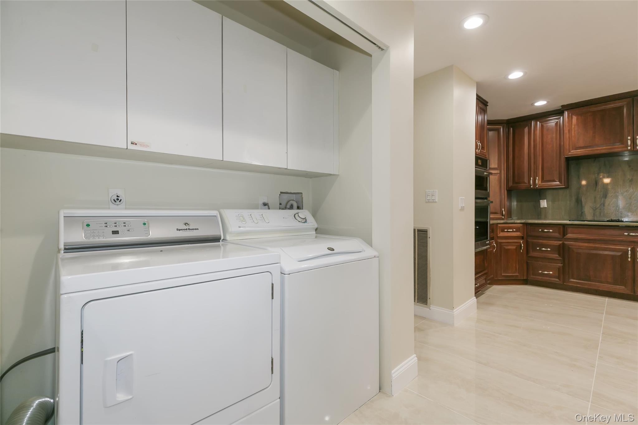 1 Tiffany Circle, Manhasset, NY 11030