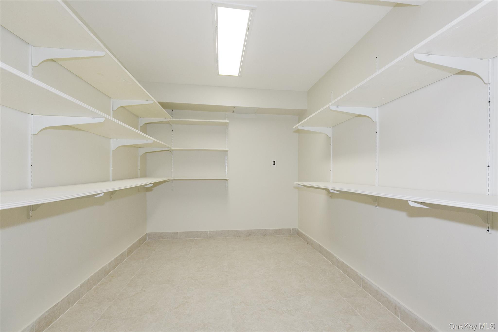 1 Tiffany Circle, Manhasset, NY 11030