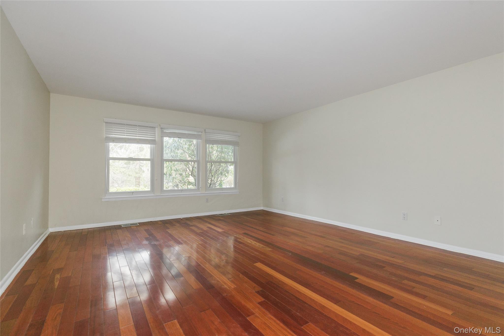 1 Tiffany Circle, Manhasset, NY 11030