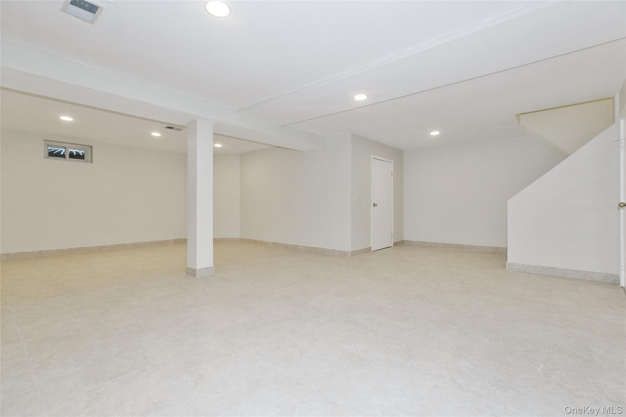 1 Tiffany Circle, Manhasset, NY 11030