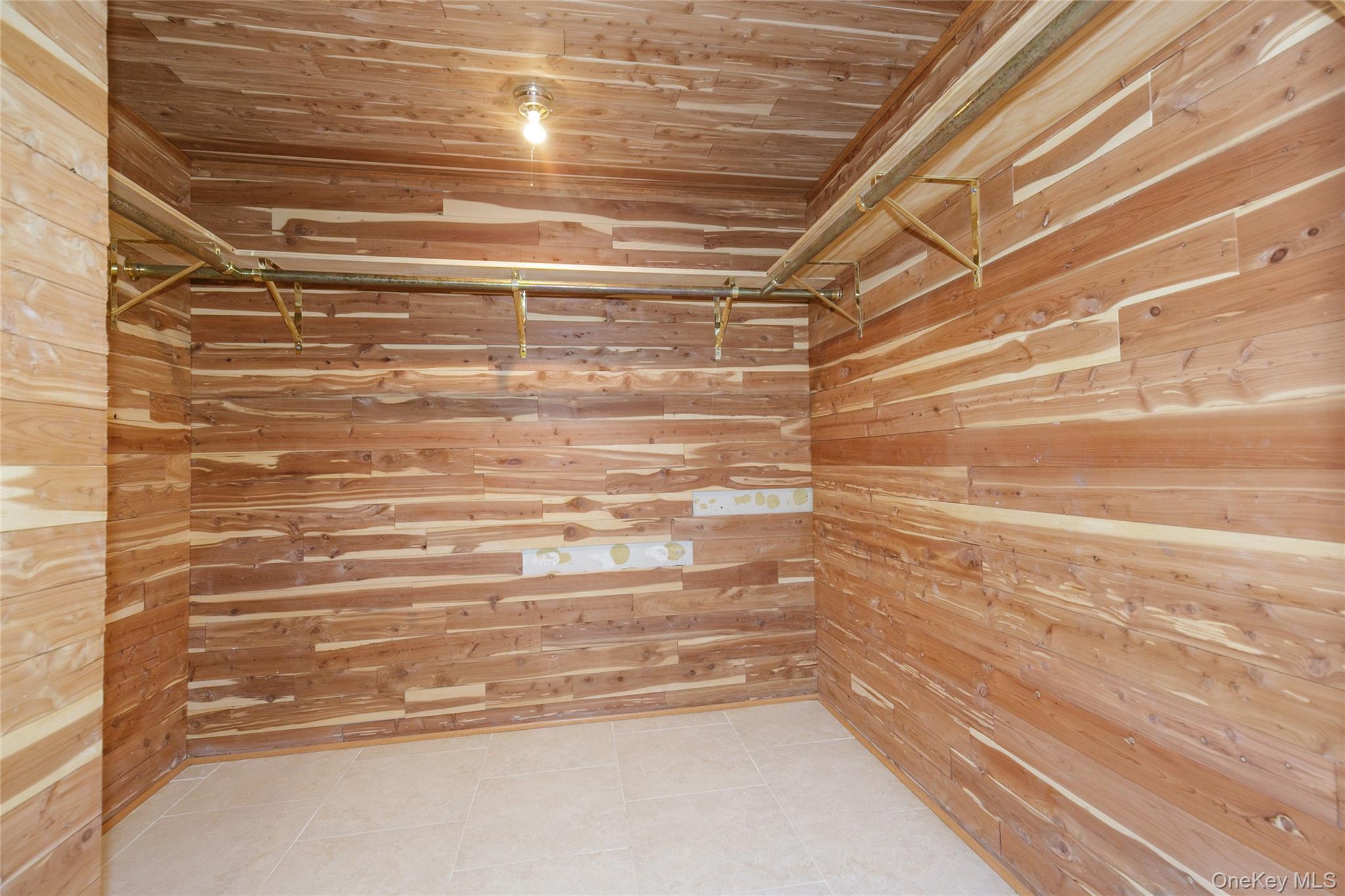 1 Tiffany Circle, Manhasset, NY 11030