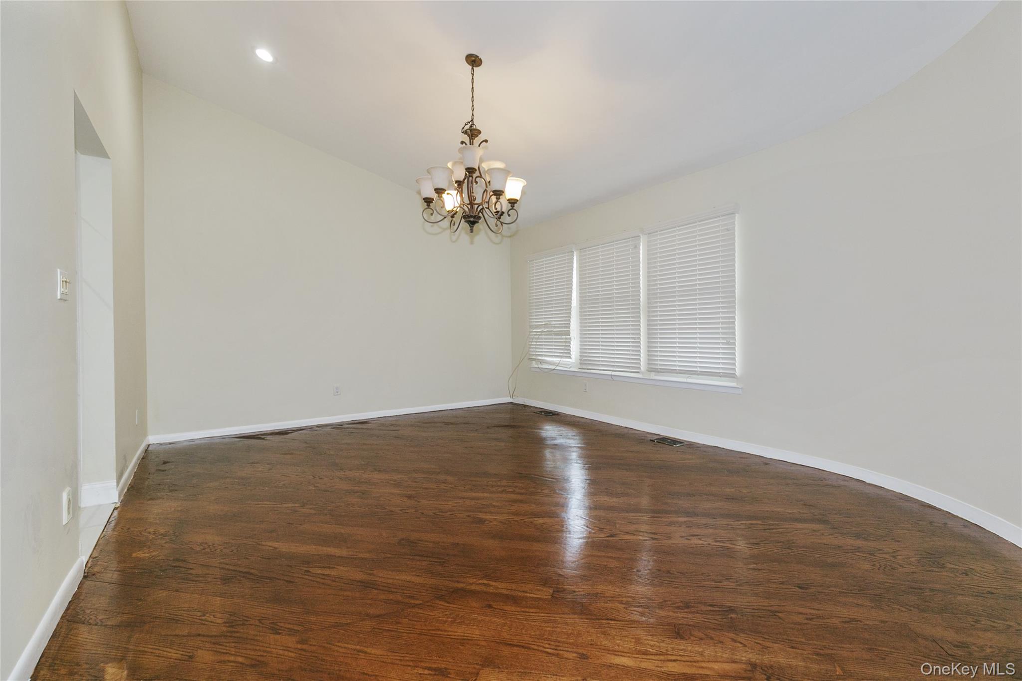 1 Tiffany Circle, Manhasset, NY 11030