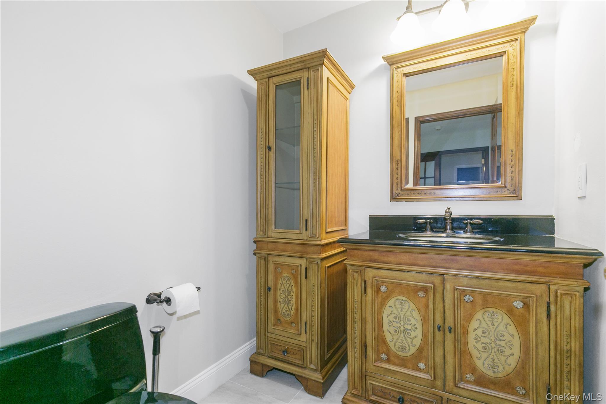 1 Tiffany Circle, Manhasset, NY 11030