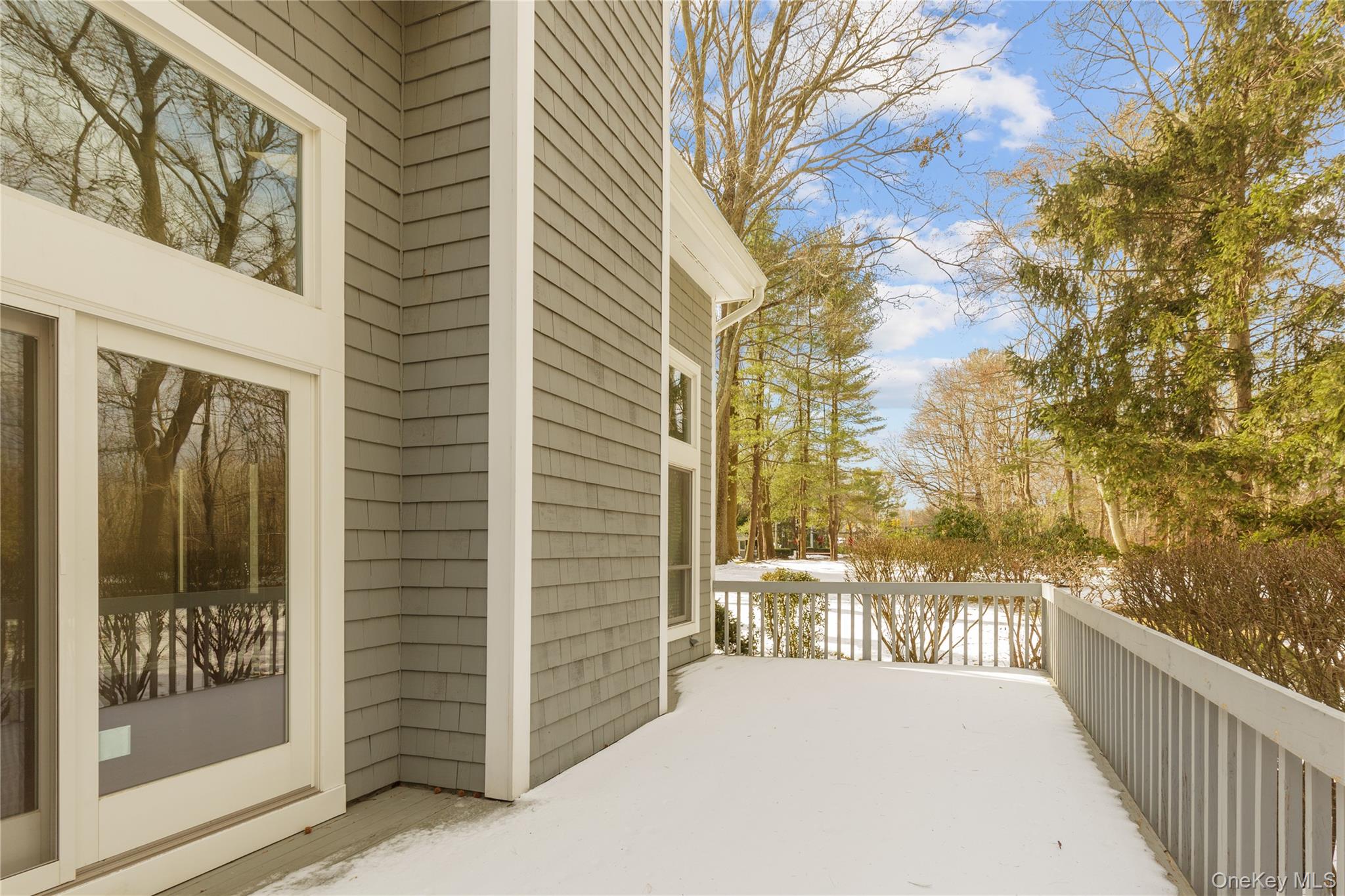 1 Tiffany Circle, Manhasset, NY 11030