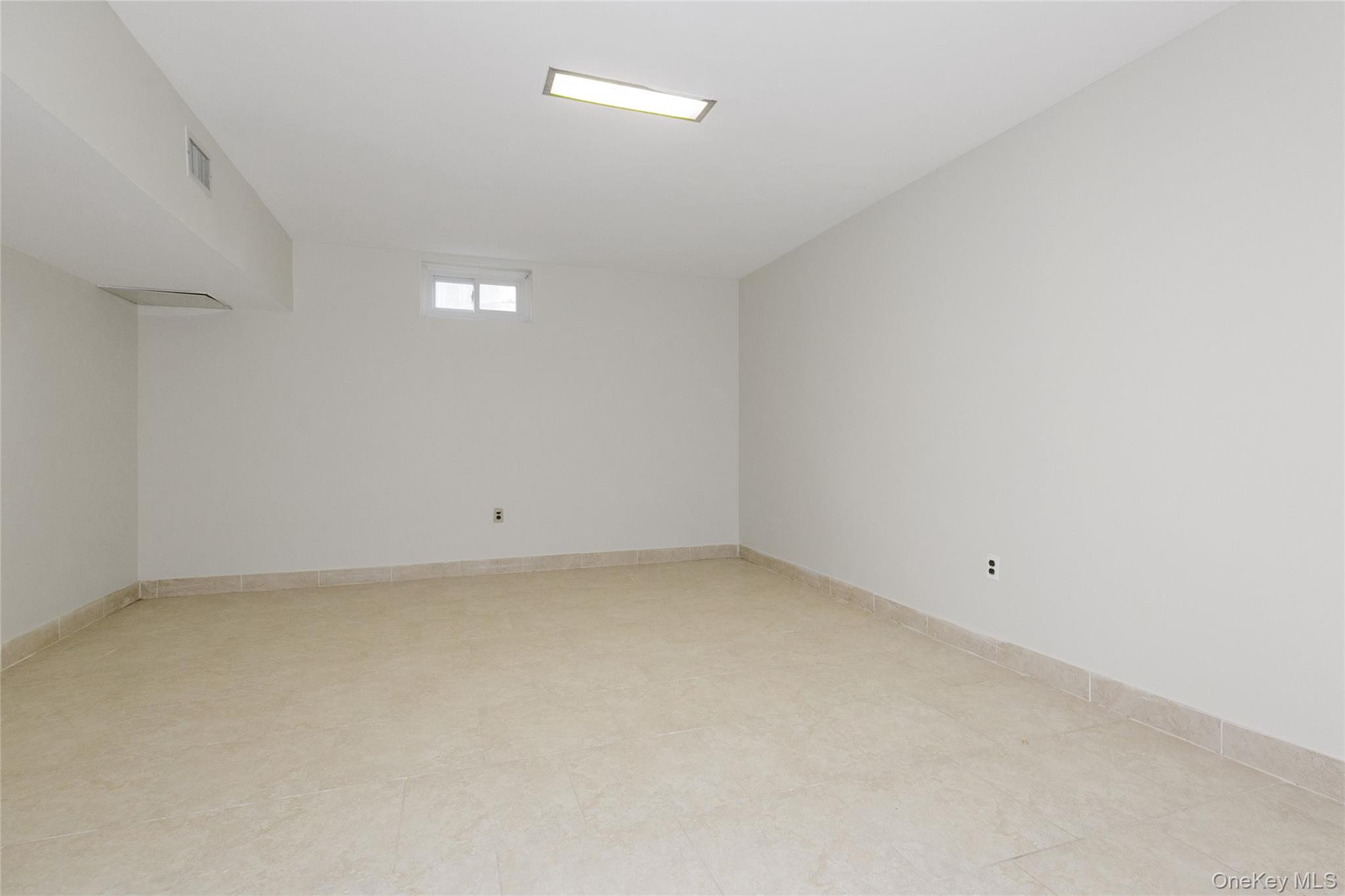 1 Tiffany Circle, Manhasset, NY 11030