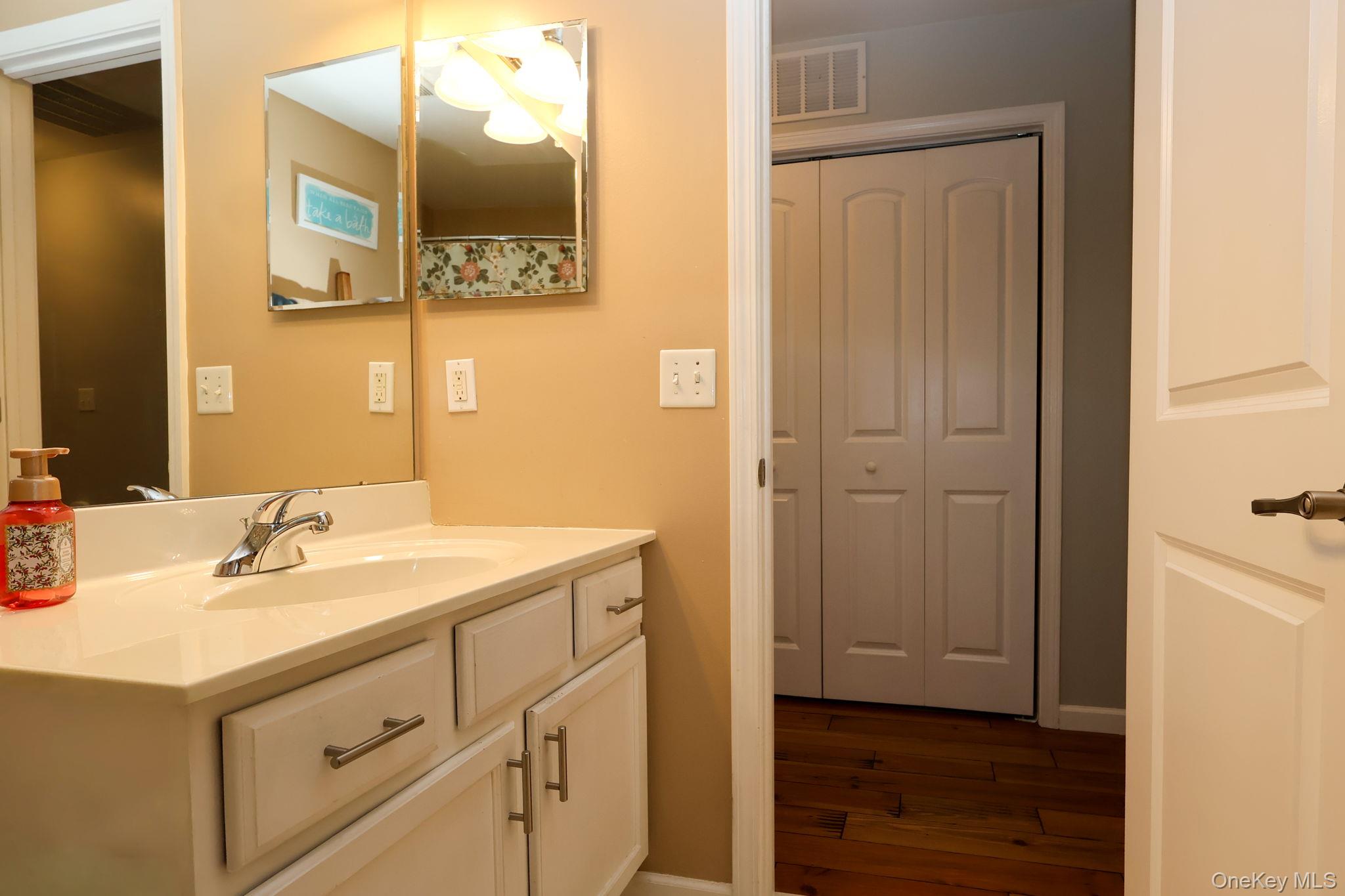 1210 Hawthorn Way, New Windsor, NY 12553