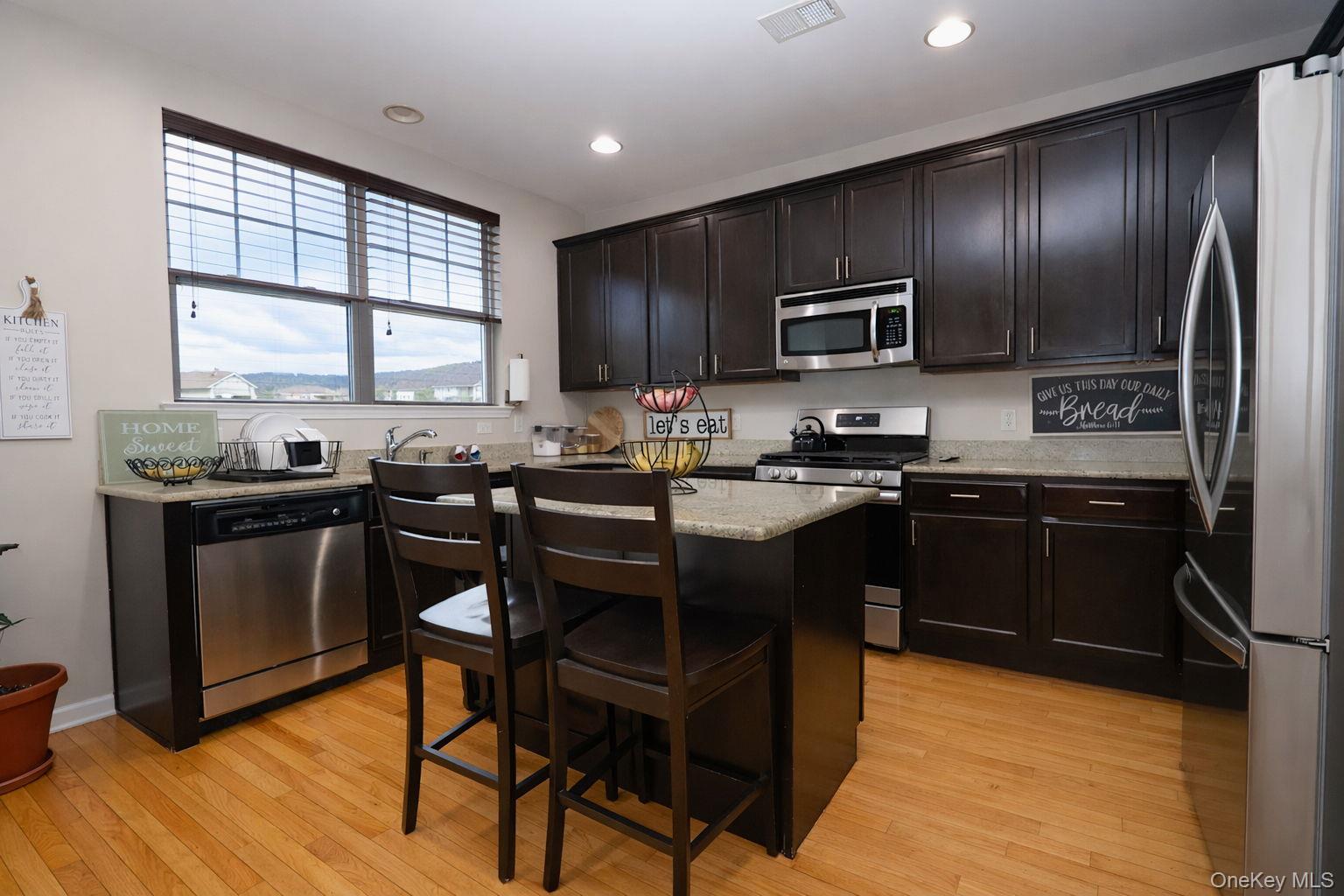 1210 Hawthorn Way, New Windsor, NY 12553