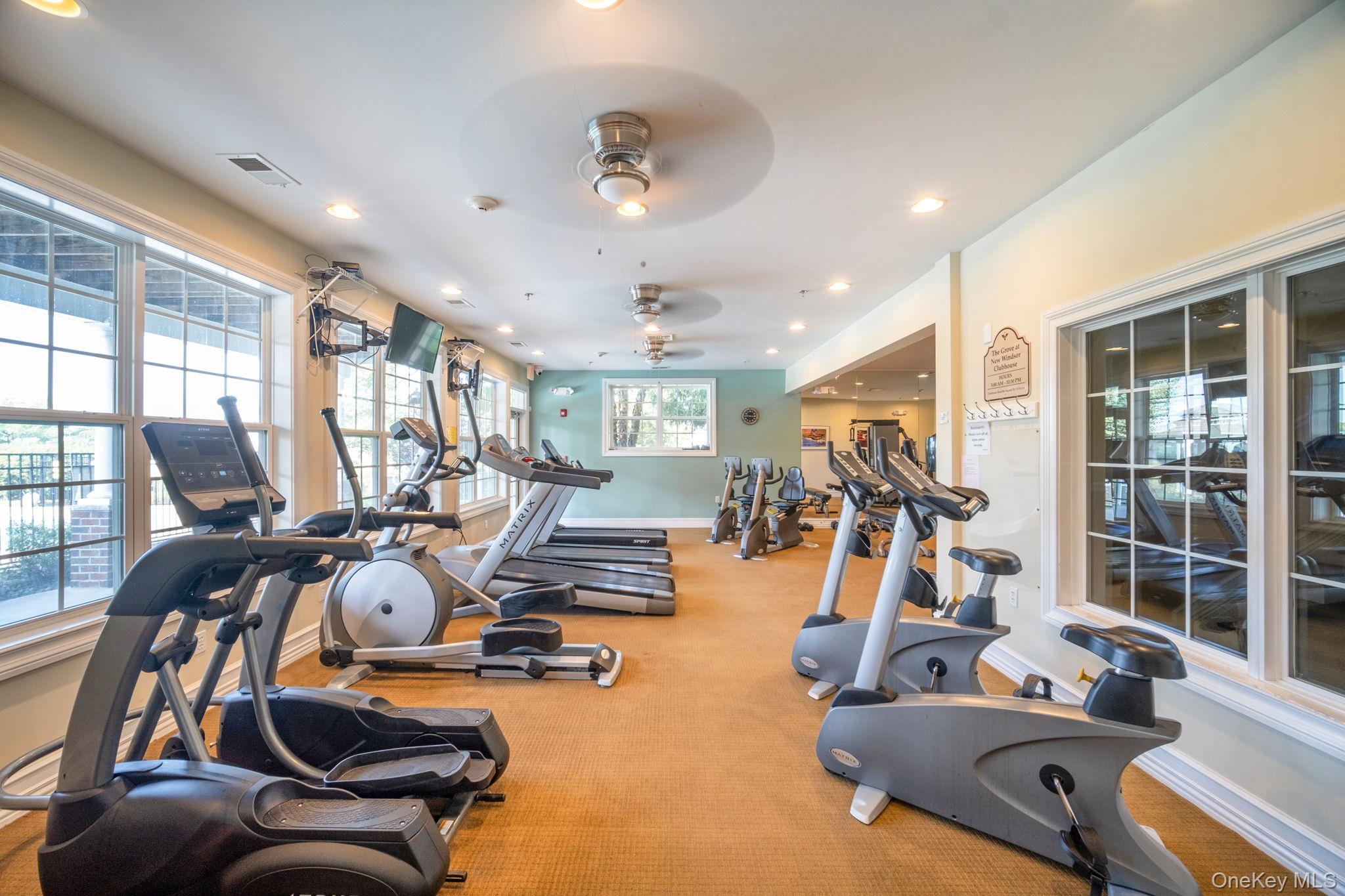 1210 Hawthorn Way, New Windsor, NY 12553