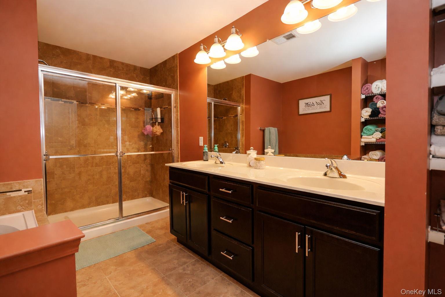 1210 Hawthorn Way, New Windsor, NY 12553