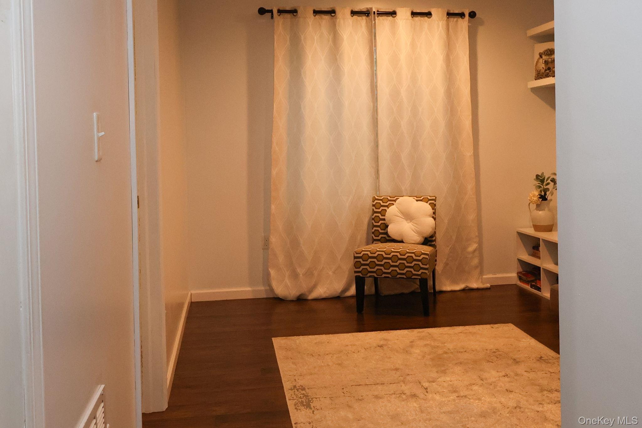 1210 Hawthorn Way, New Windsor, NY 12553