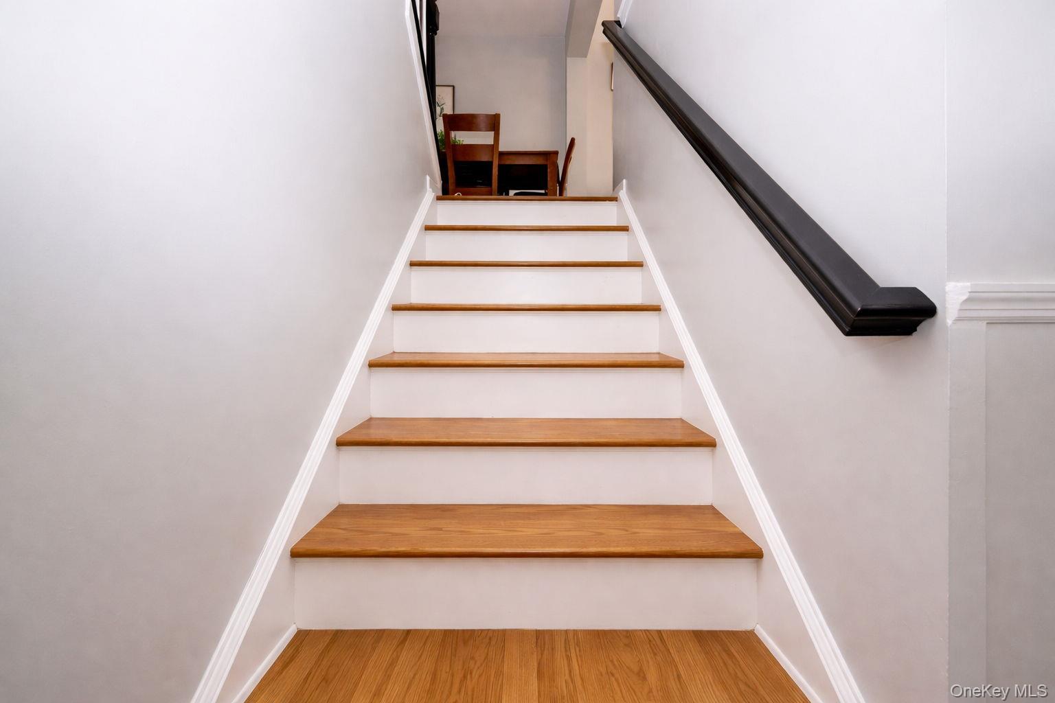 1210 Hawthorn Way, New Windsor, NY 12553