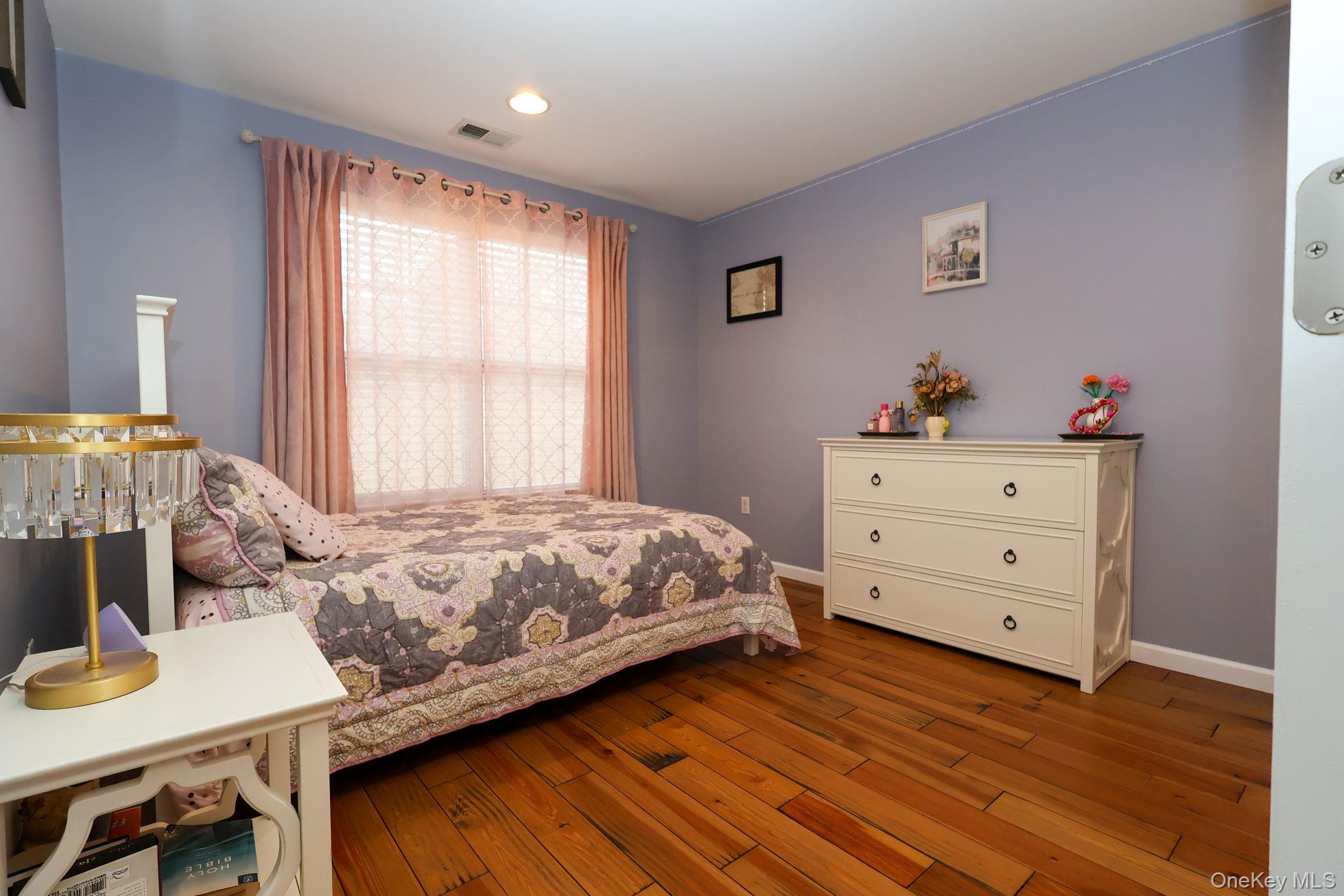 1210 Hawthorn Way, New Windsor, NY 12553