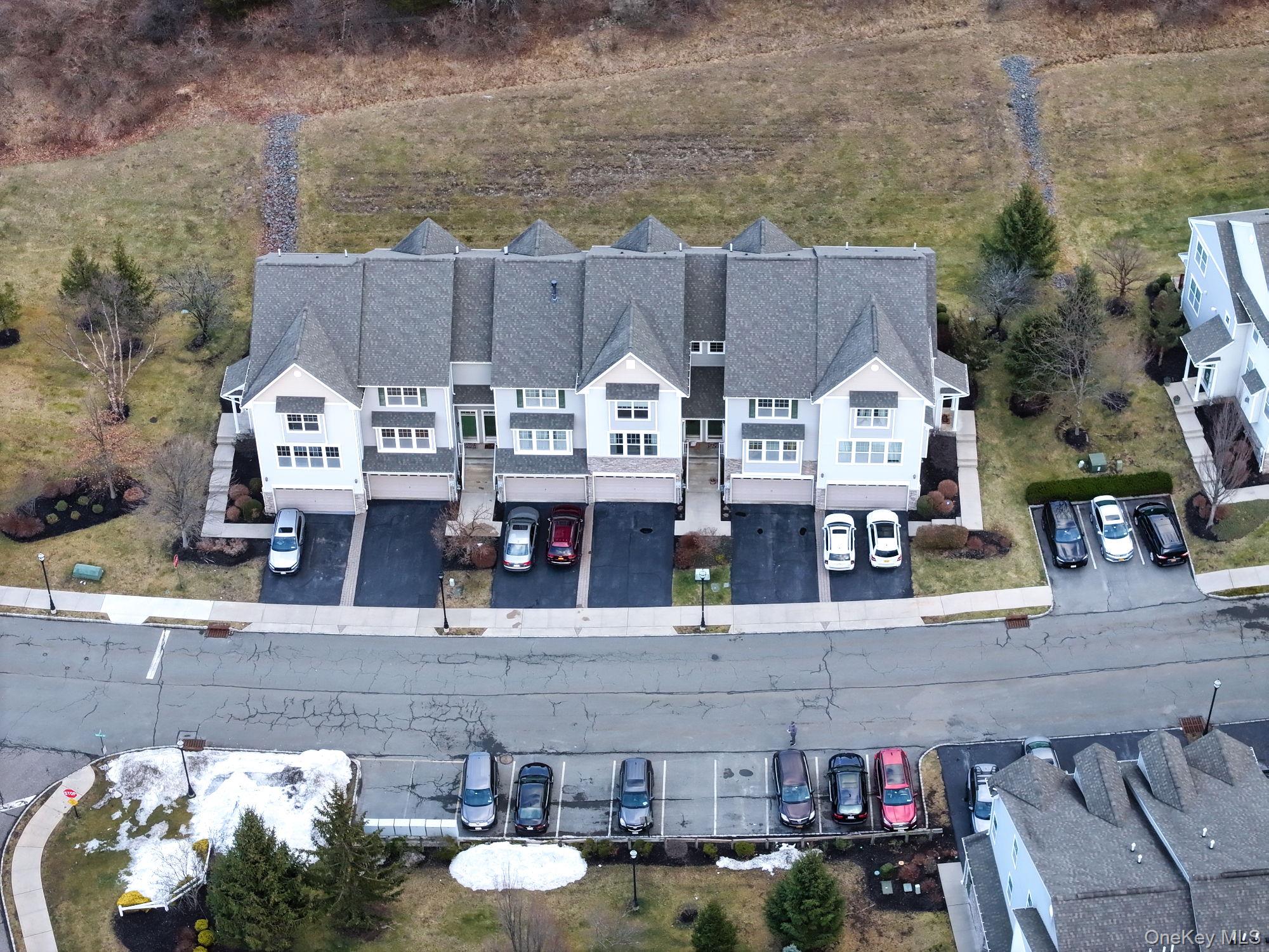 1210 Hawthorn Way, New Windsor, NY 12553